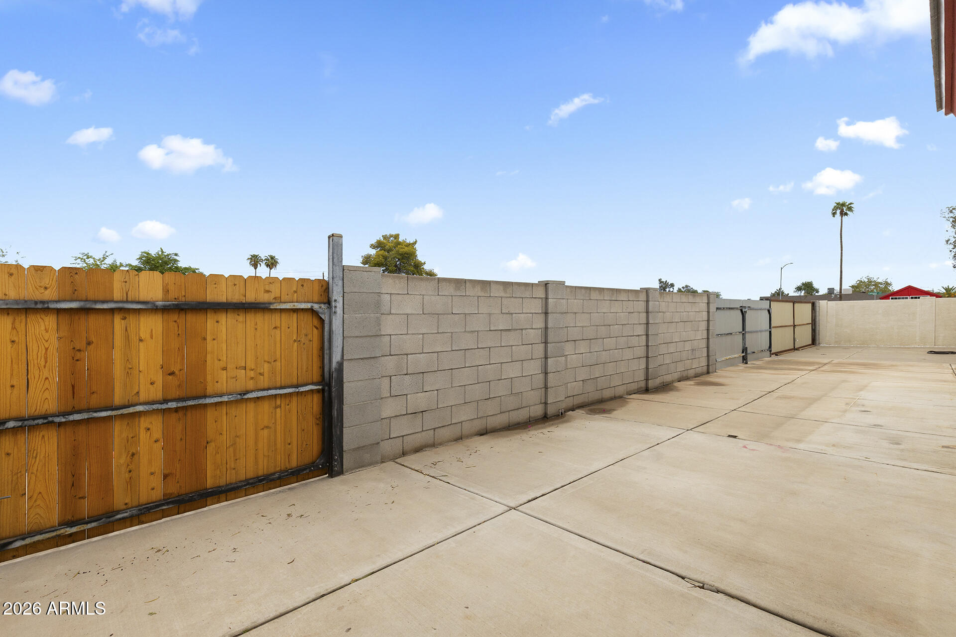 5107 W CORRINE Drive