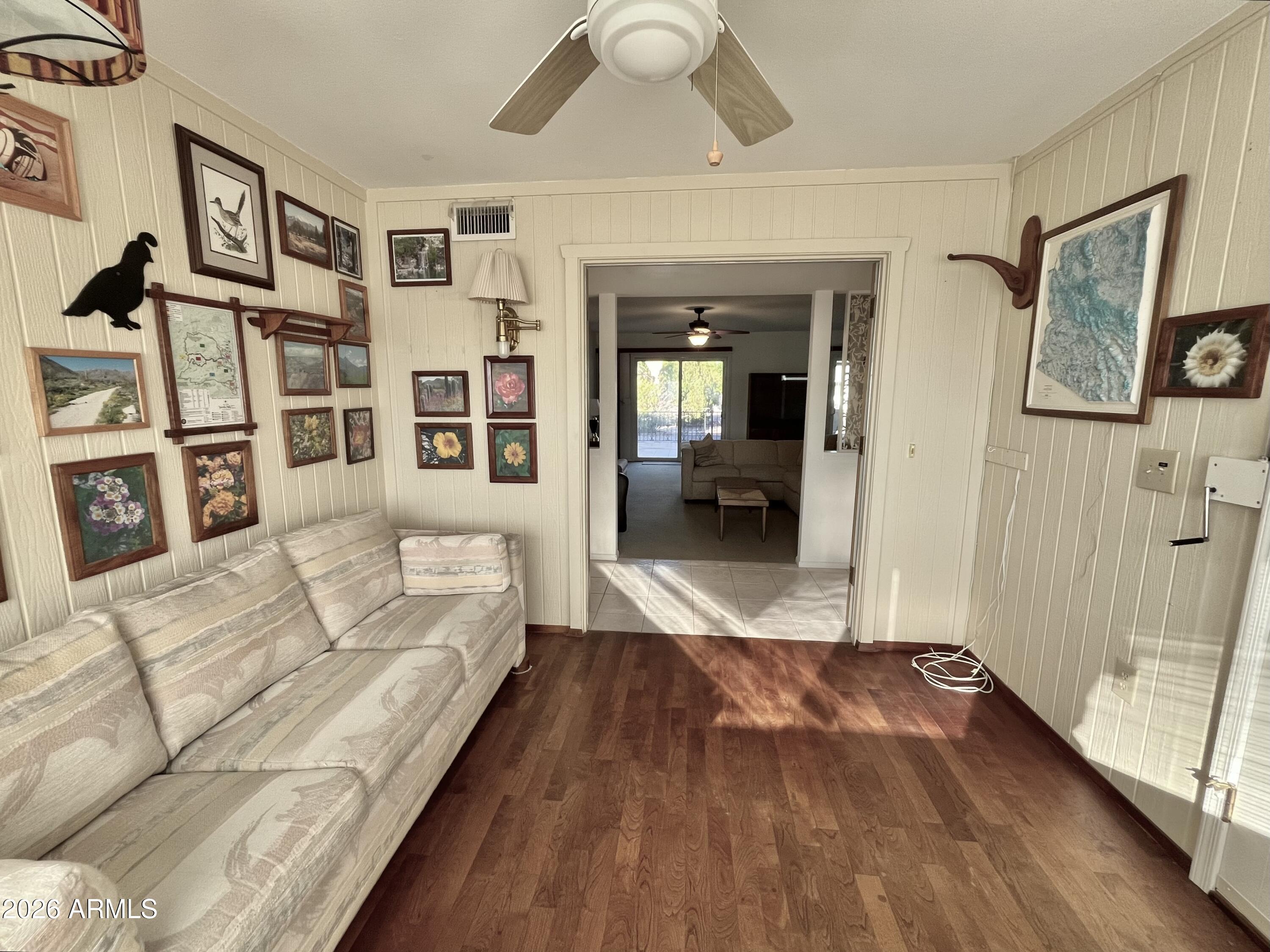 10527 W PRAIRIE HILLS Circle