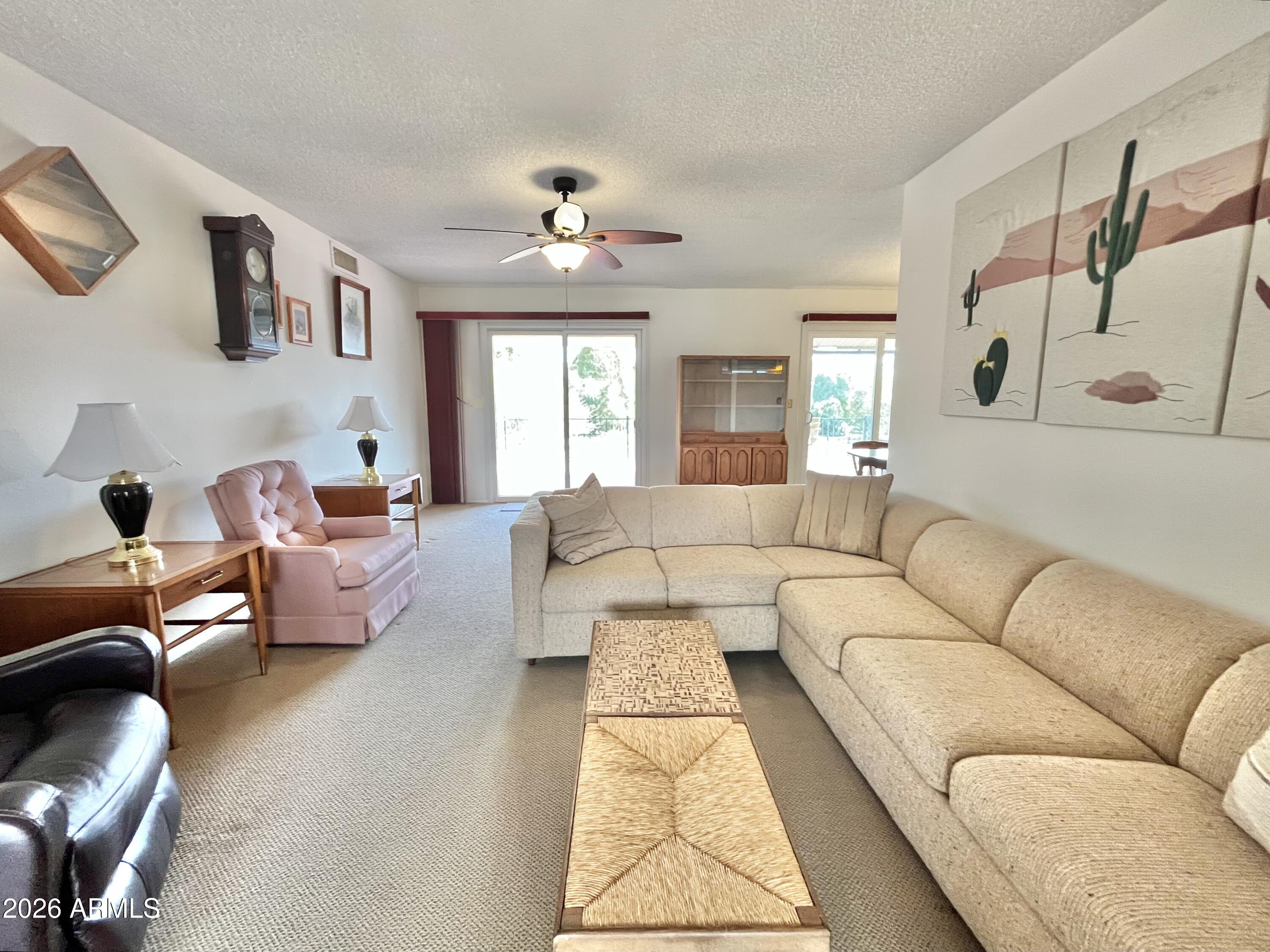10527 W PRAIRIE HILLS Circle