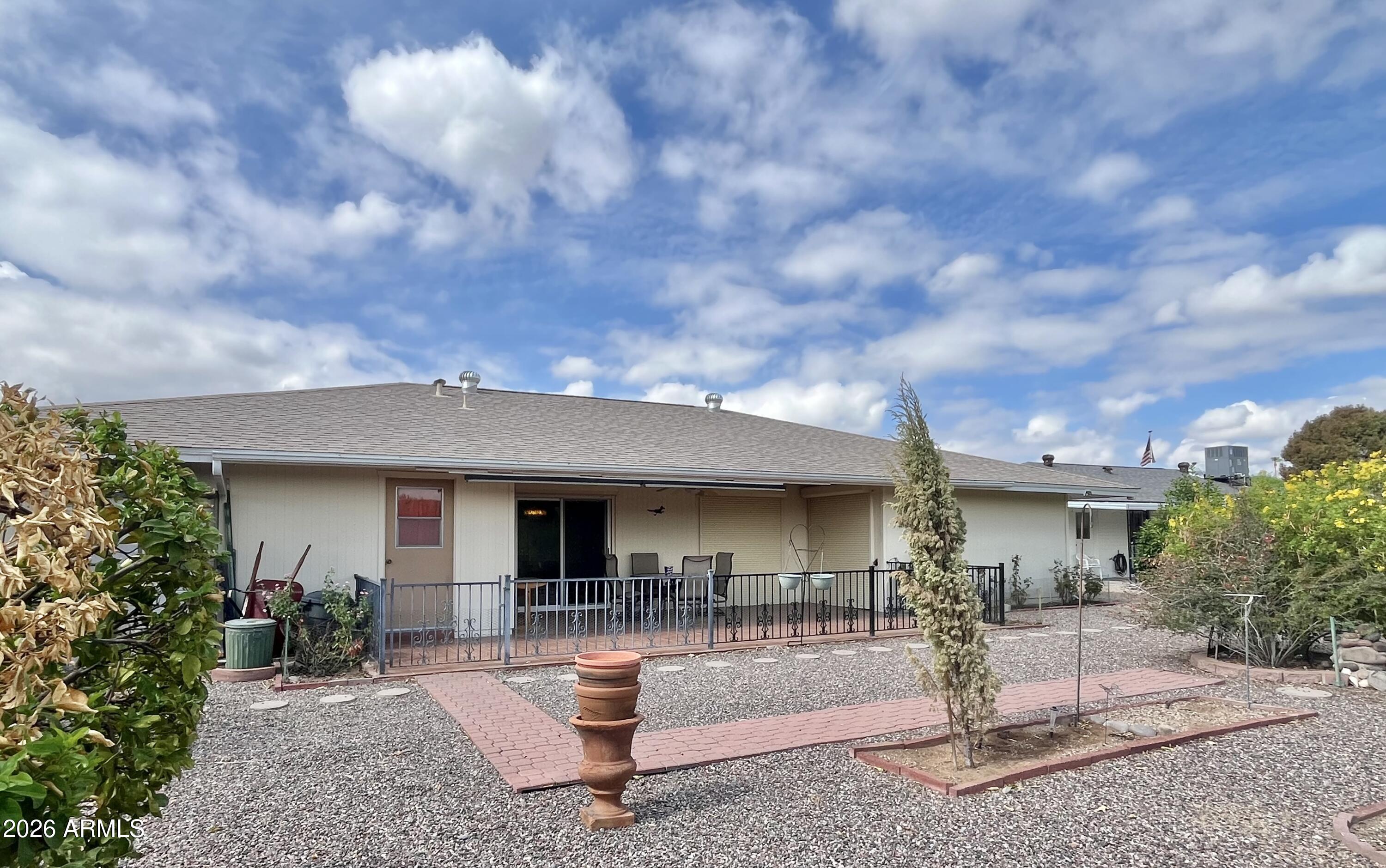 10527 W PRAIRIE HILLS Circle