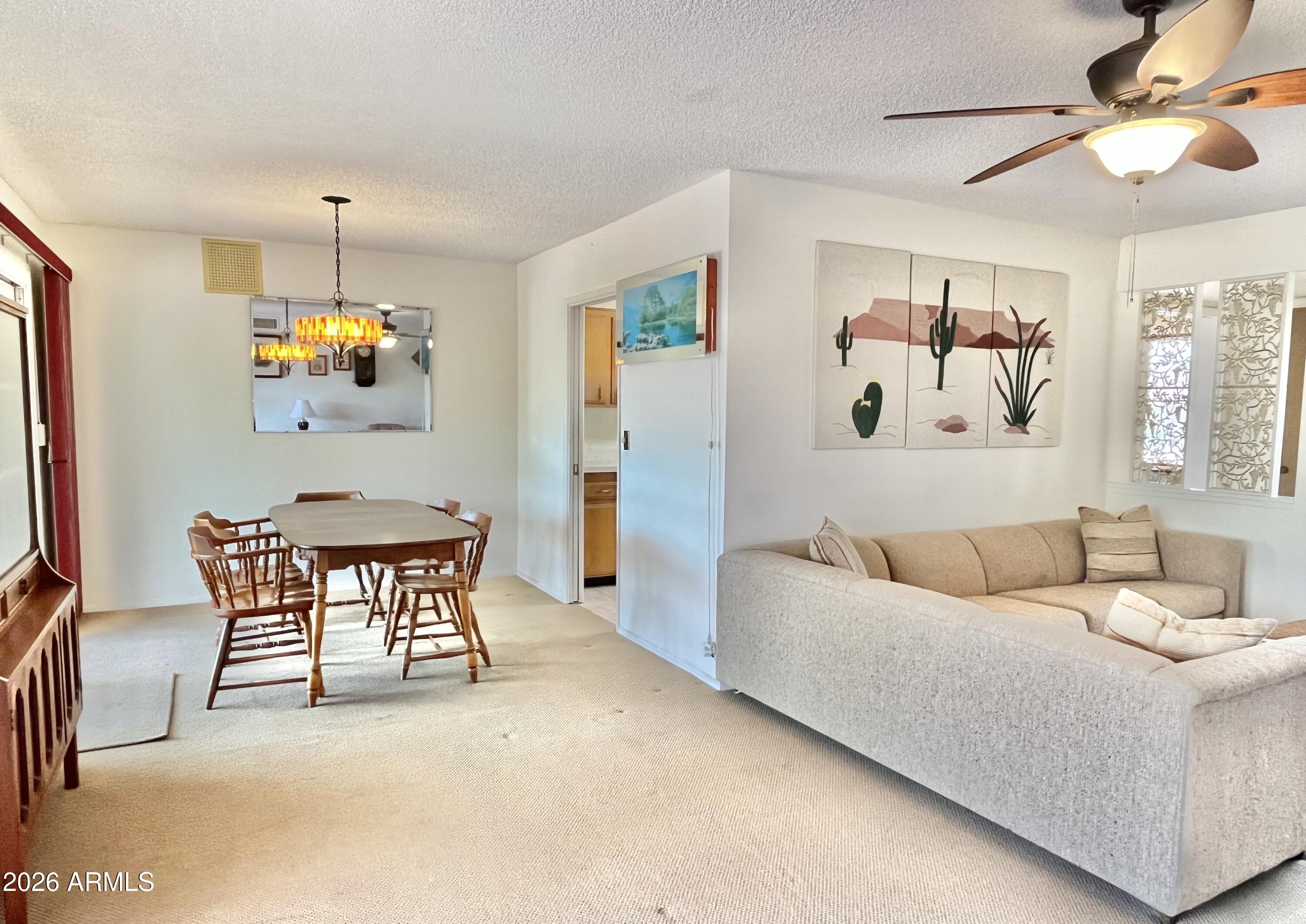 10527 W PRAIRIE HILLS Circle