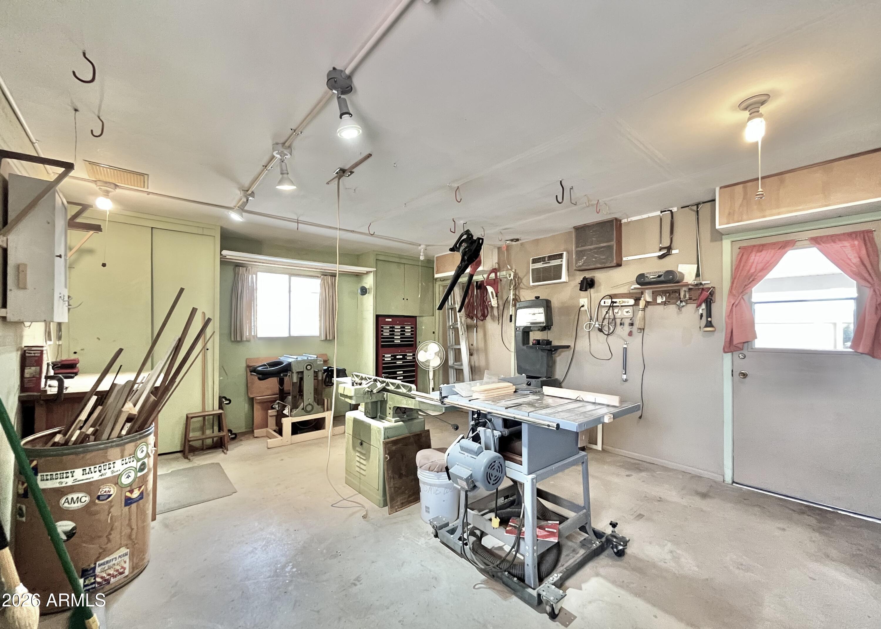 10527 W PRAIRIE HILLS Circle