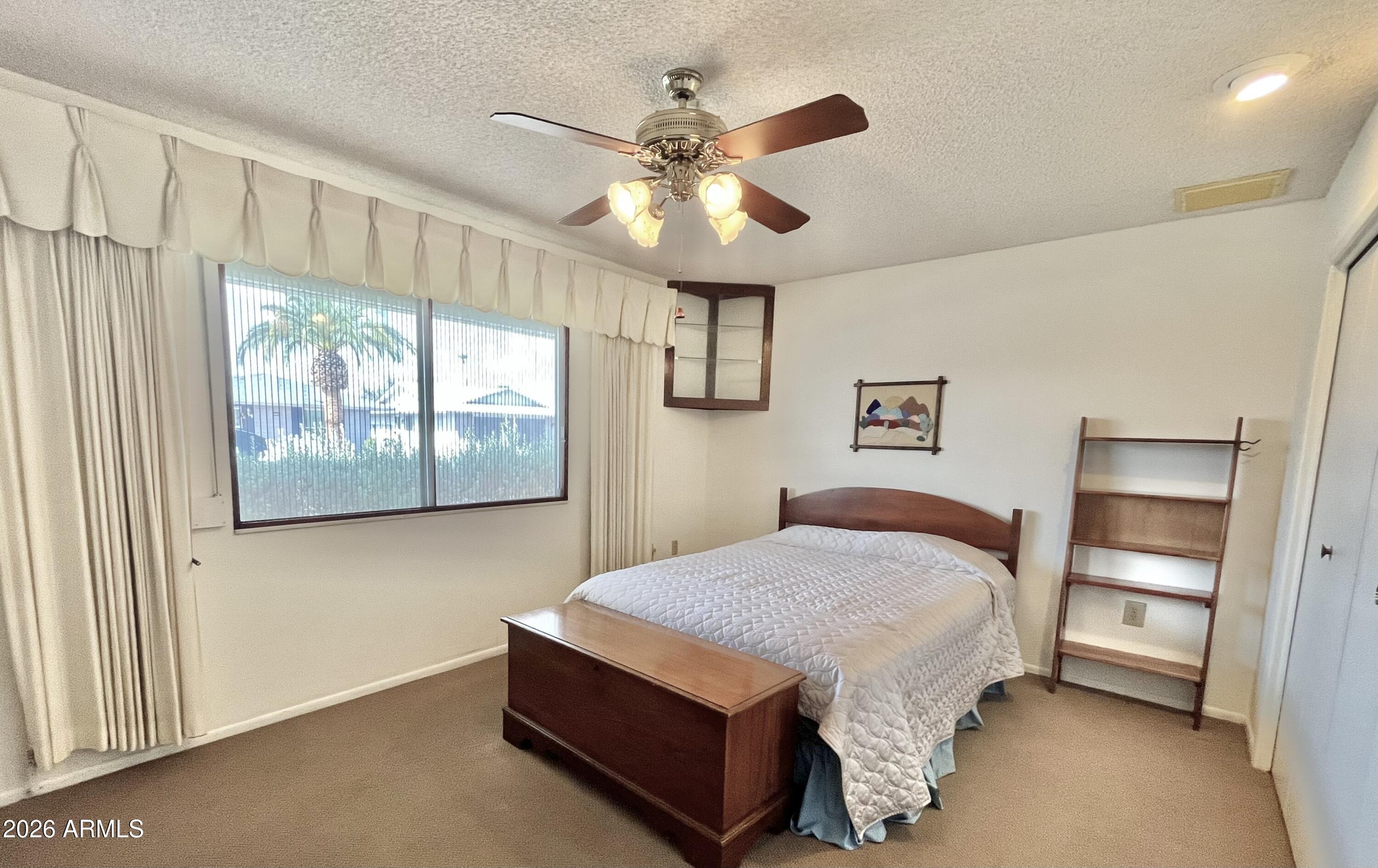 10527 W PRAIRIE HILLS Circle