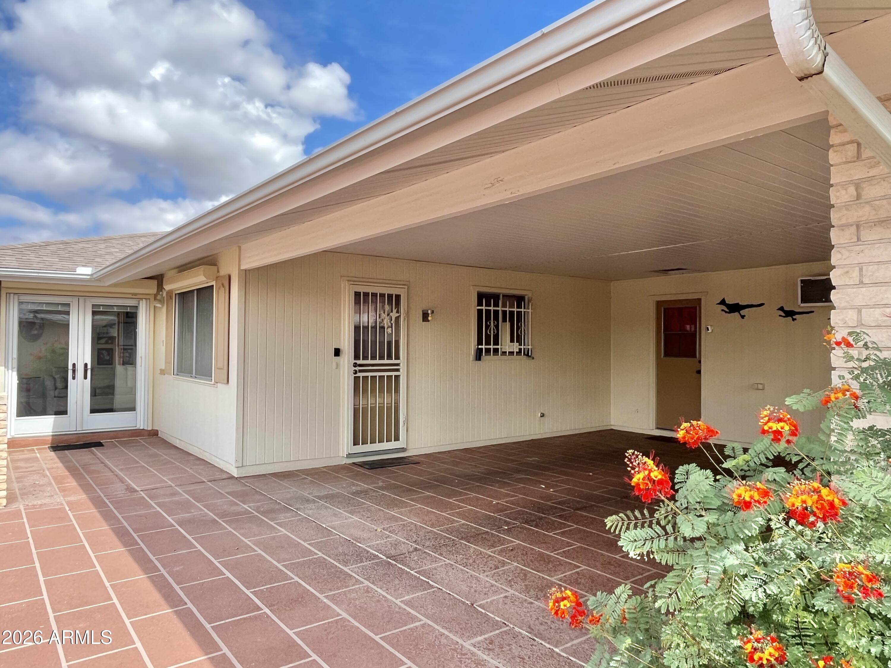 10527 W PRAIRIE HILLS Circle
