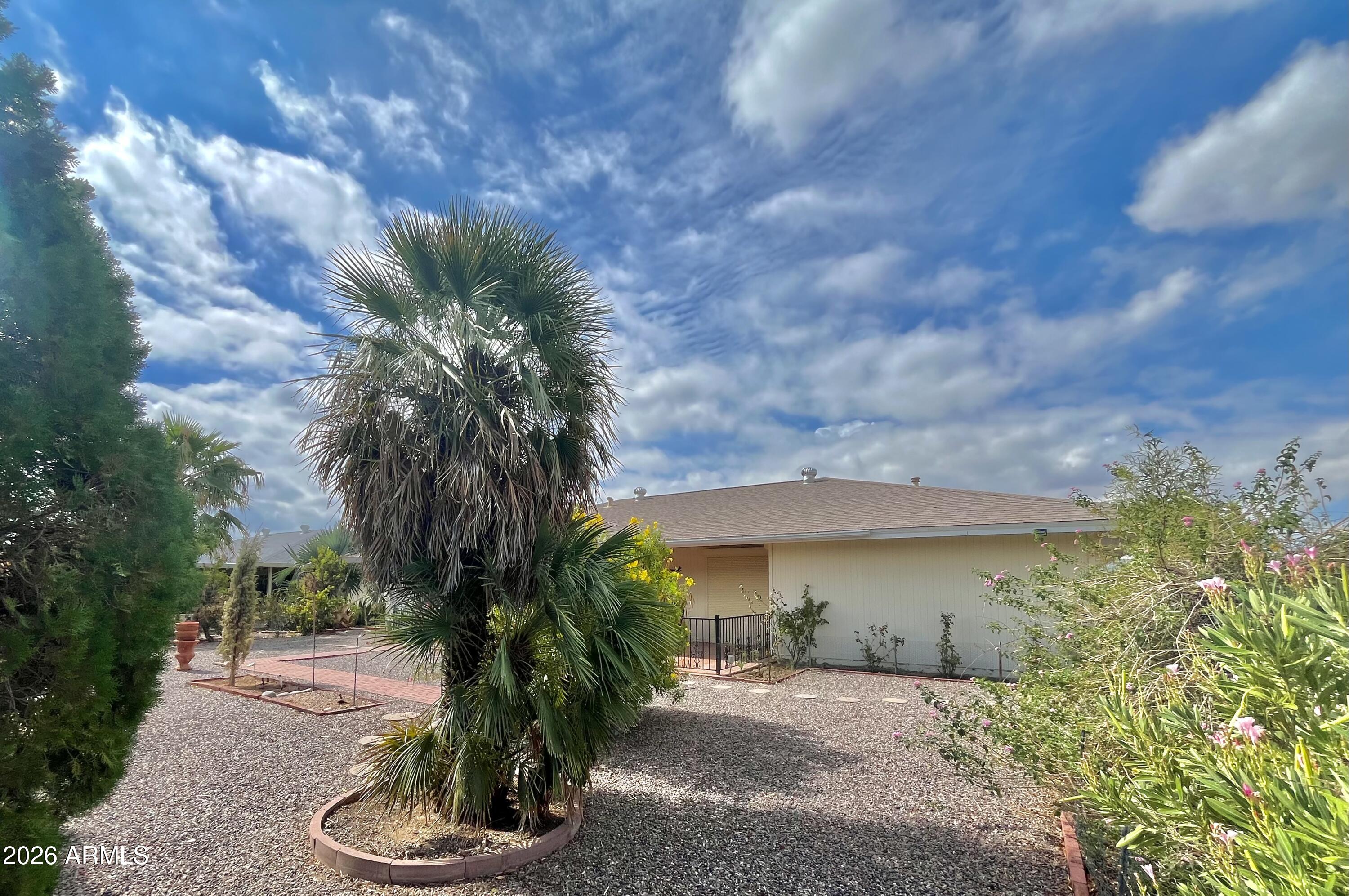 10527 W PRAIRIE HILLS Circle