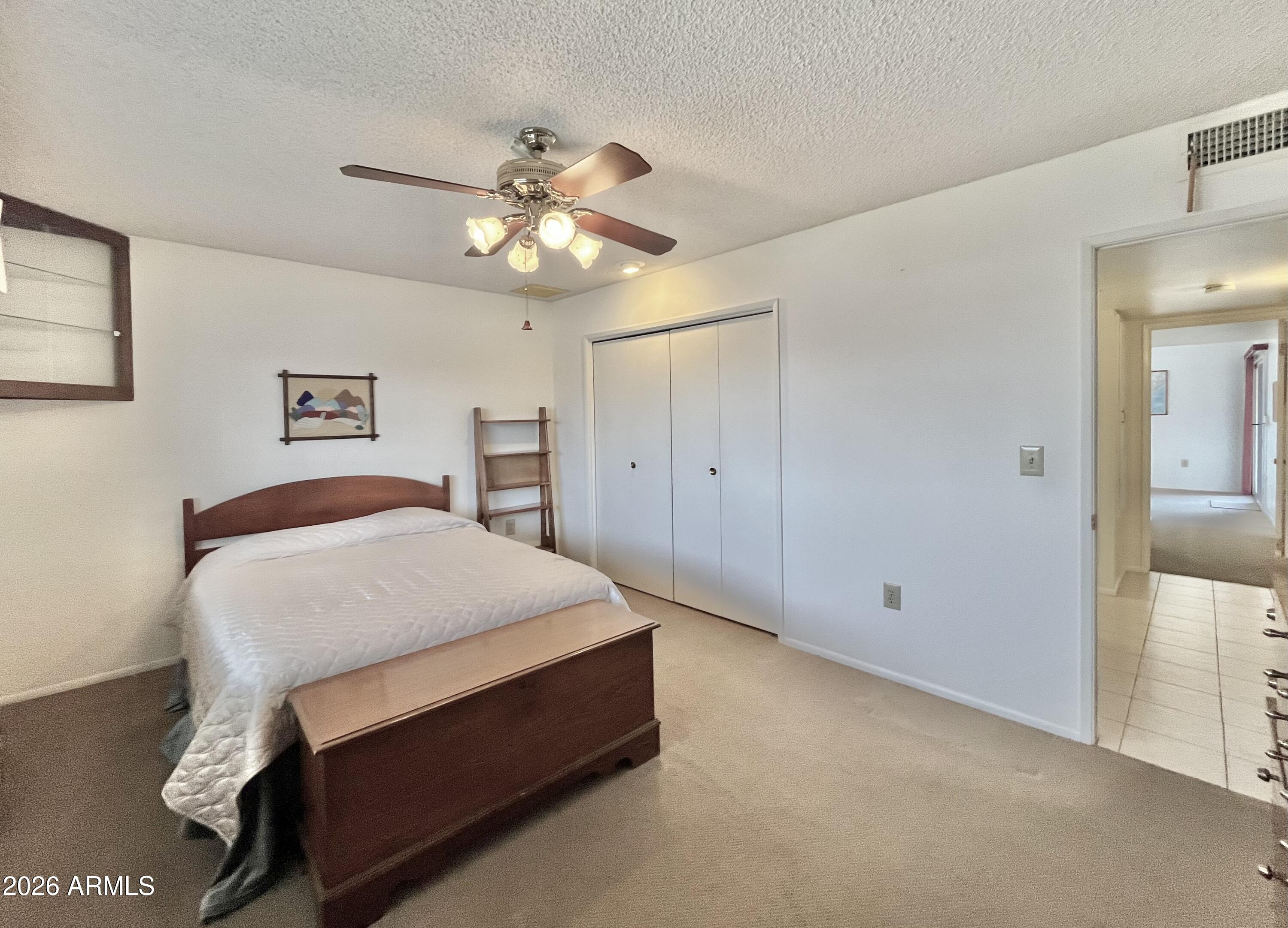 10527 W PRAIRIE HILLS Circle