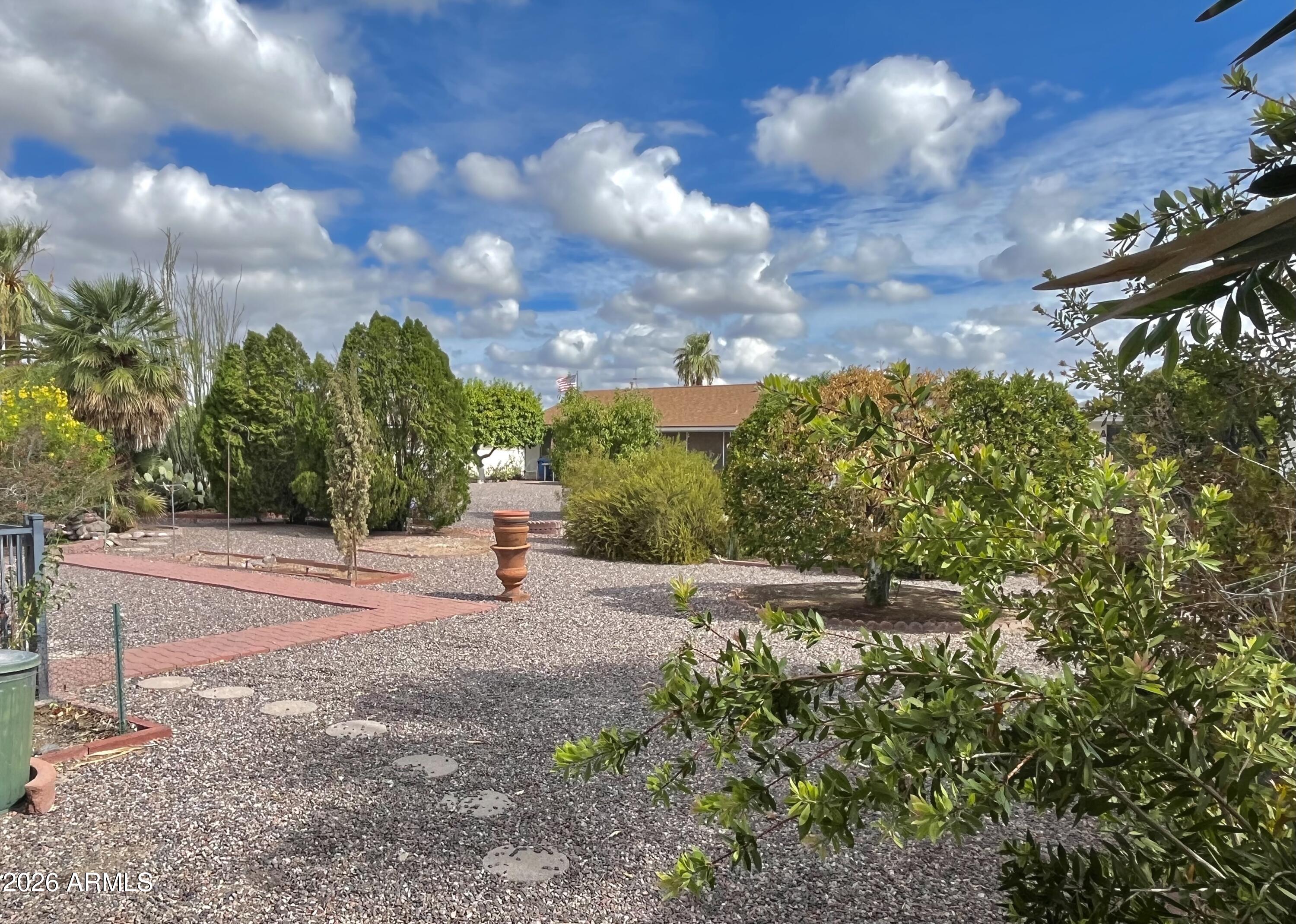 10527 W PRAIRIE HILLS Circle