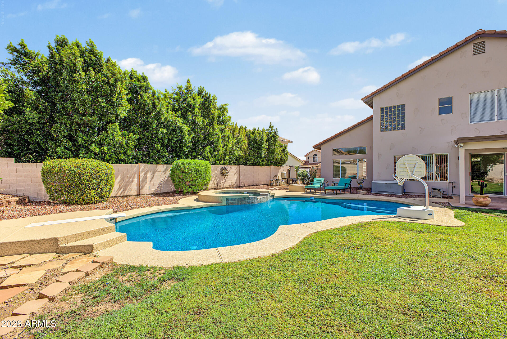 7220 W LOS GATOS Drive