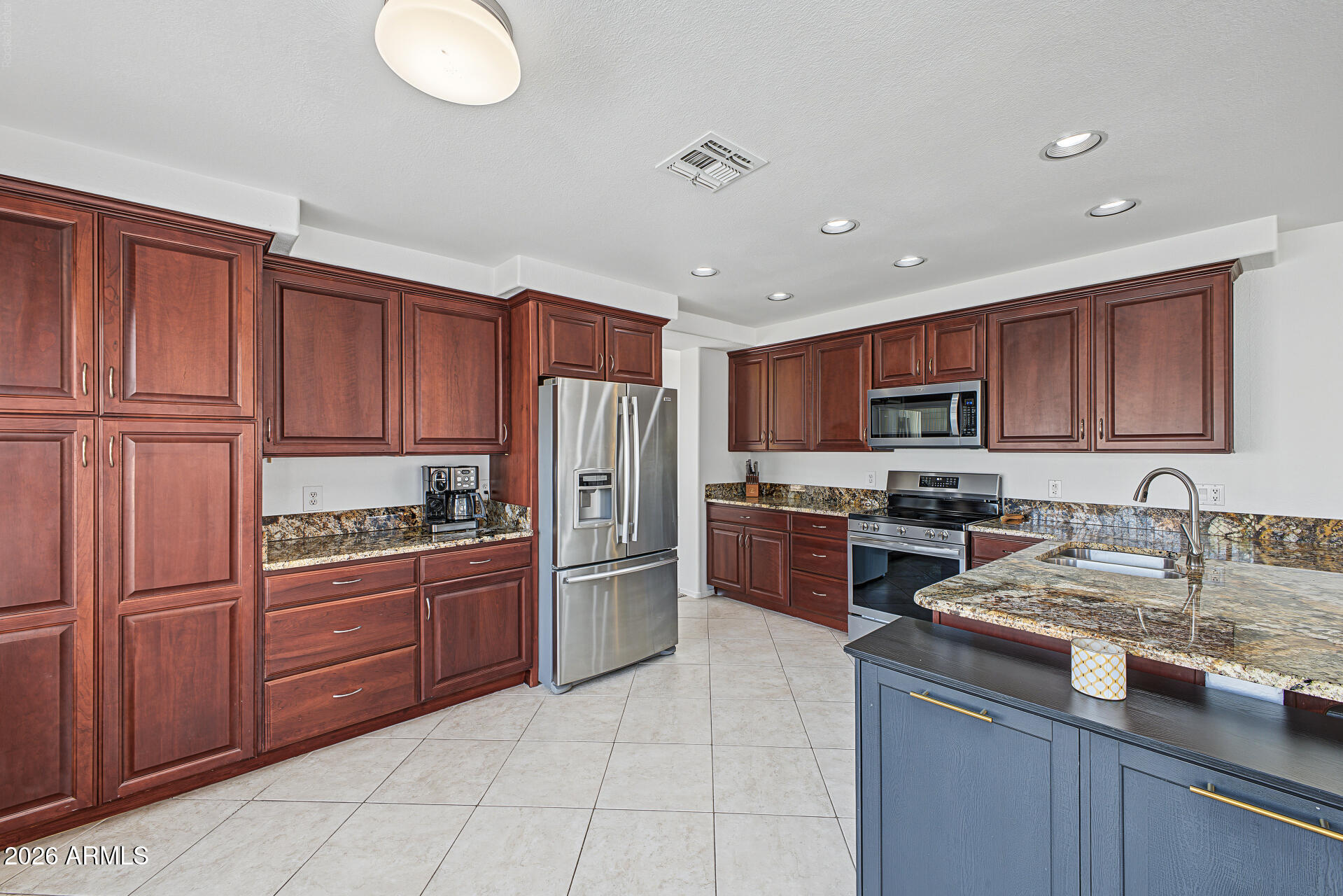 7220 W LOS GATOS Drive