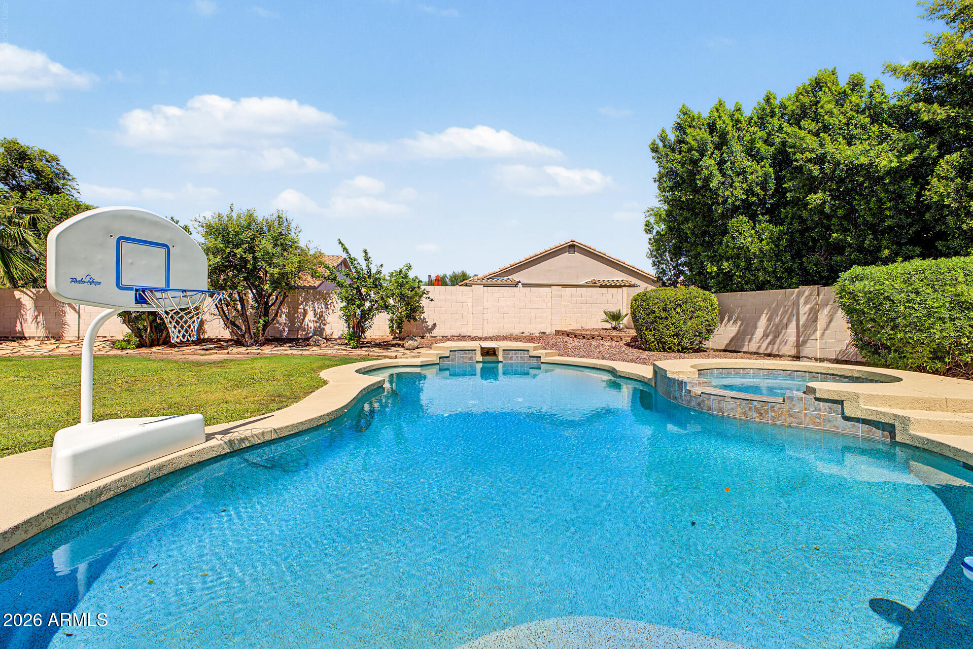 7220 W LOS GATOS Drive