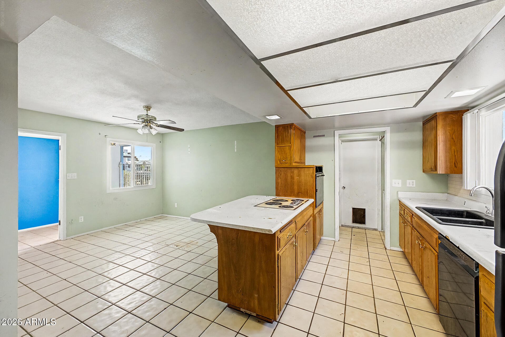 4320 W Rose Lane
