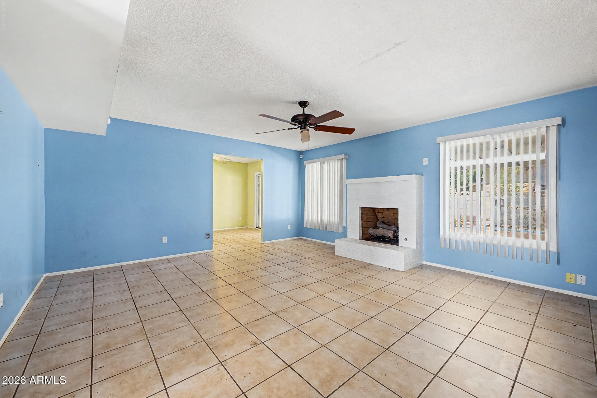 4320 W Rose Lane