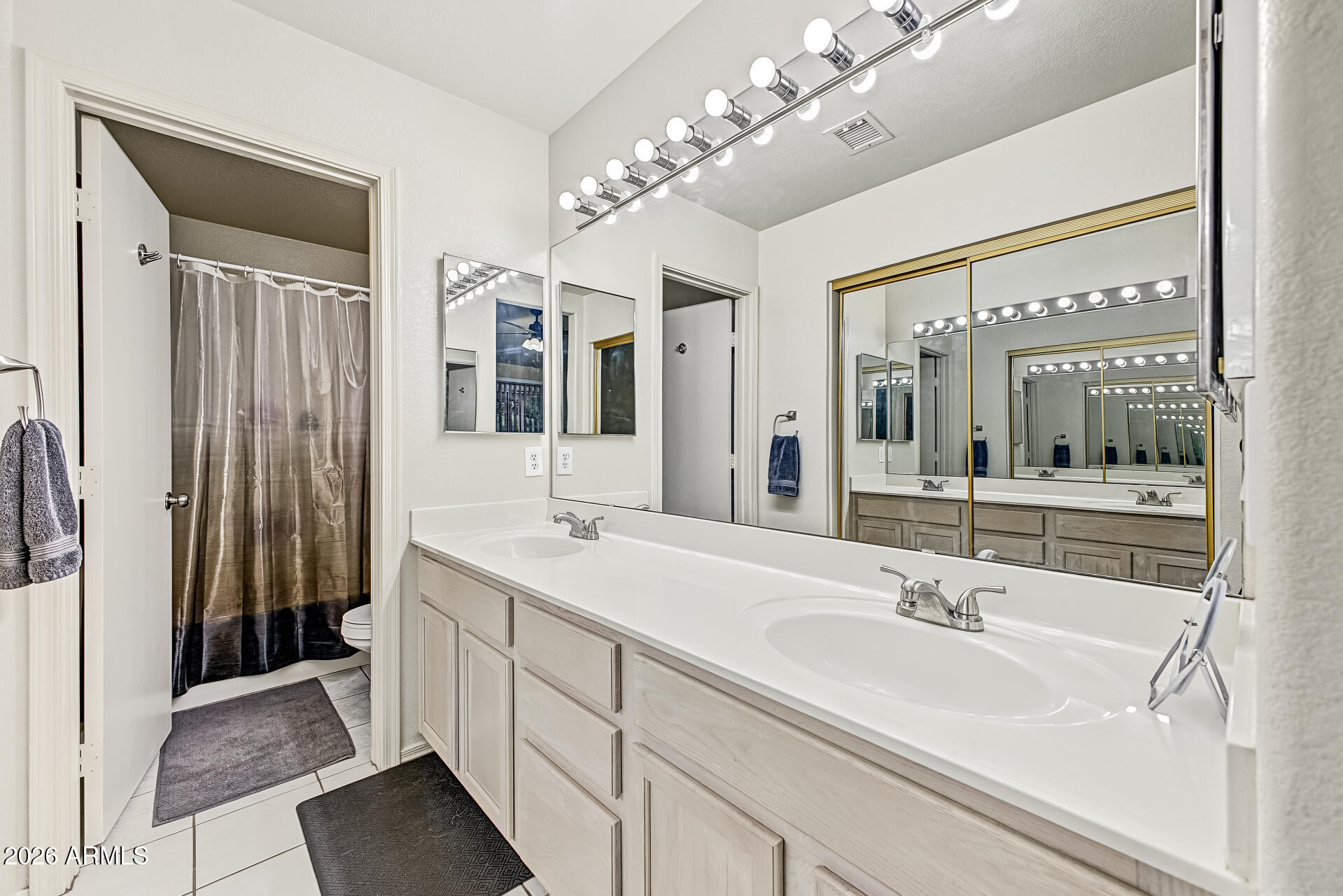 5175 W Kerry Lane