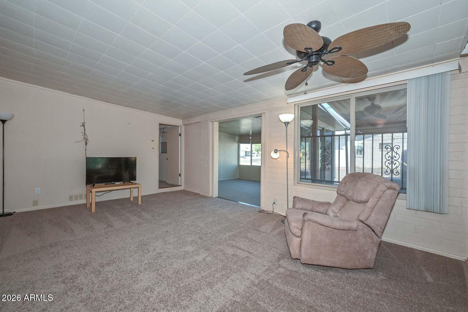 10116 W PEORIA Avenue