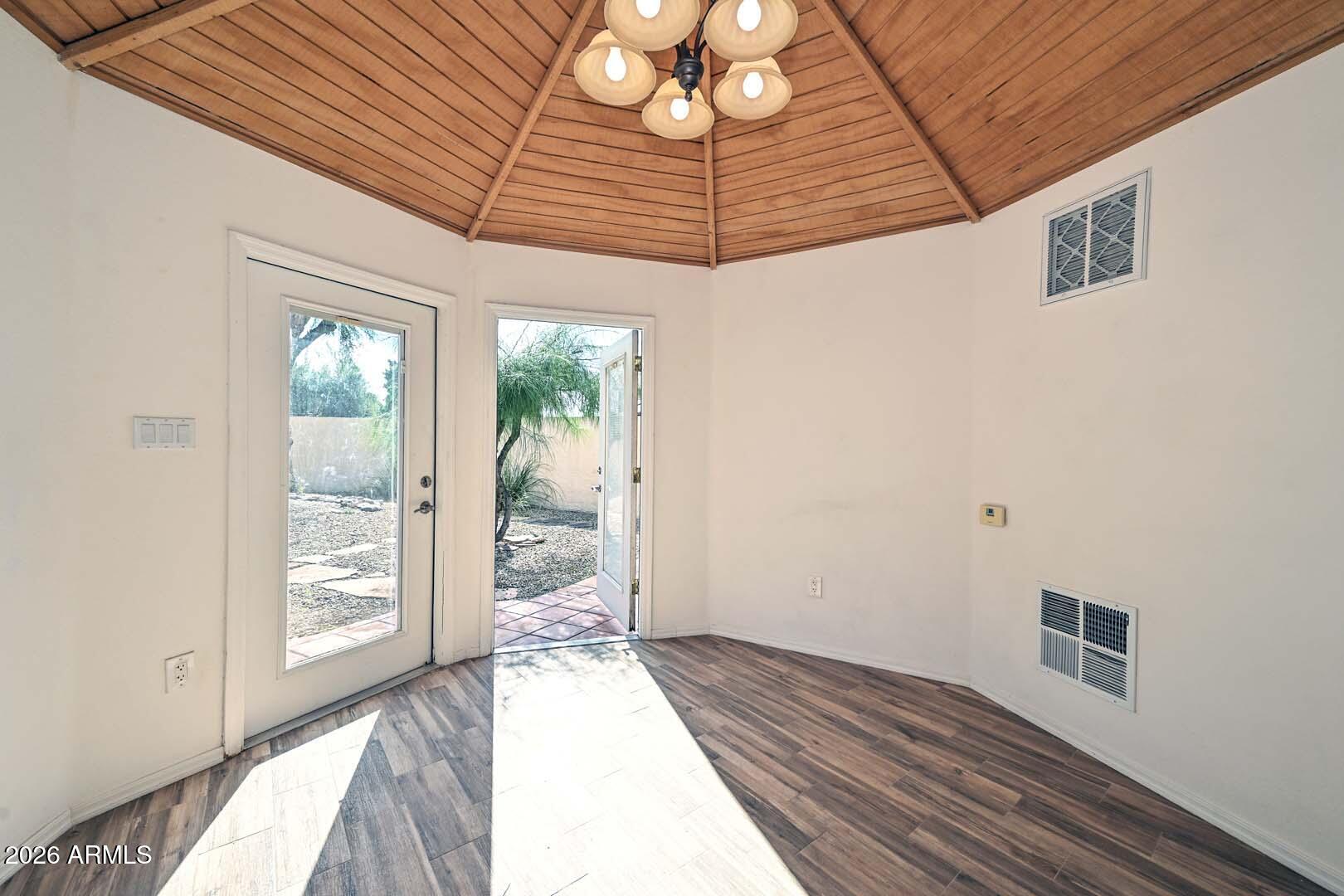 7720 W Foothill Drive