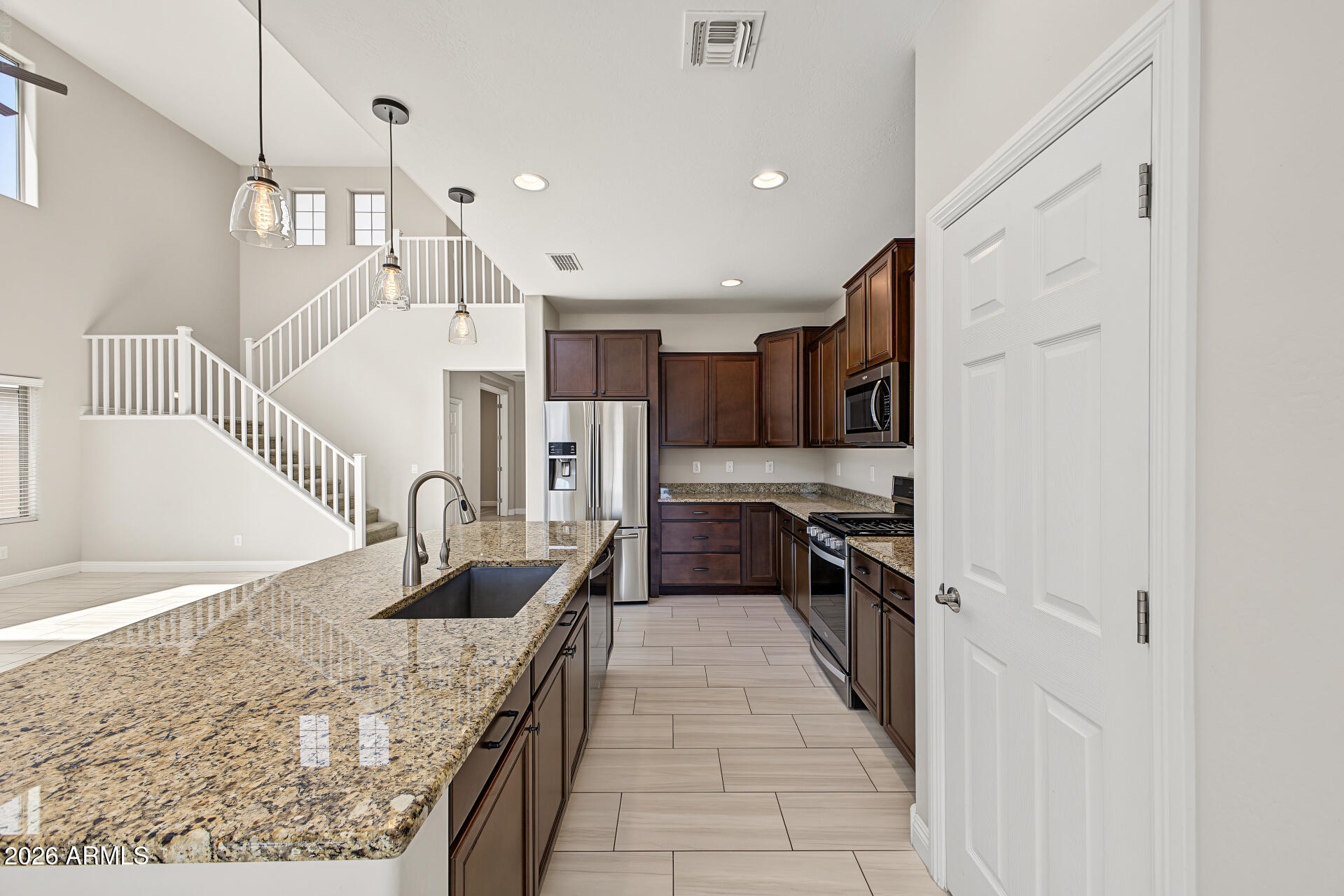 17493 W GAMBIT Trail