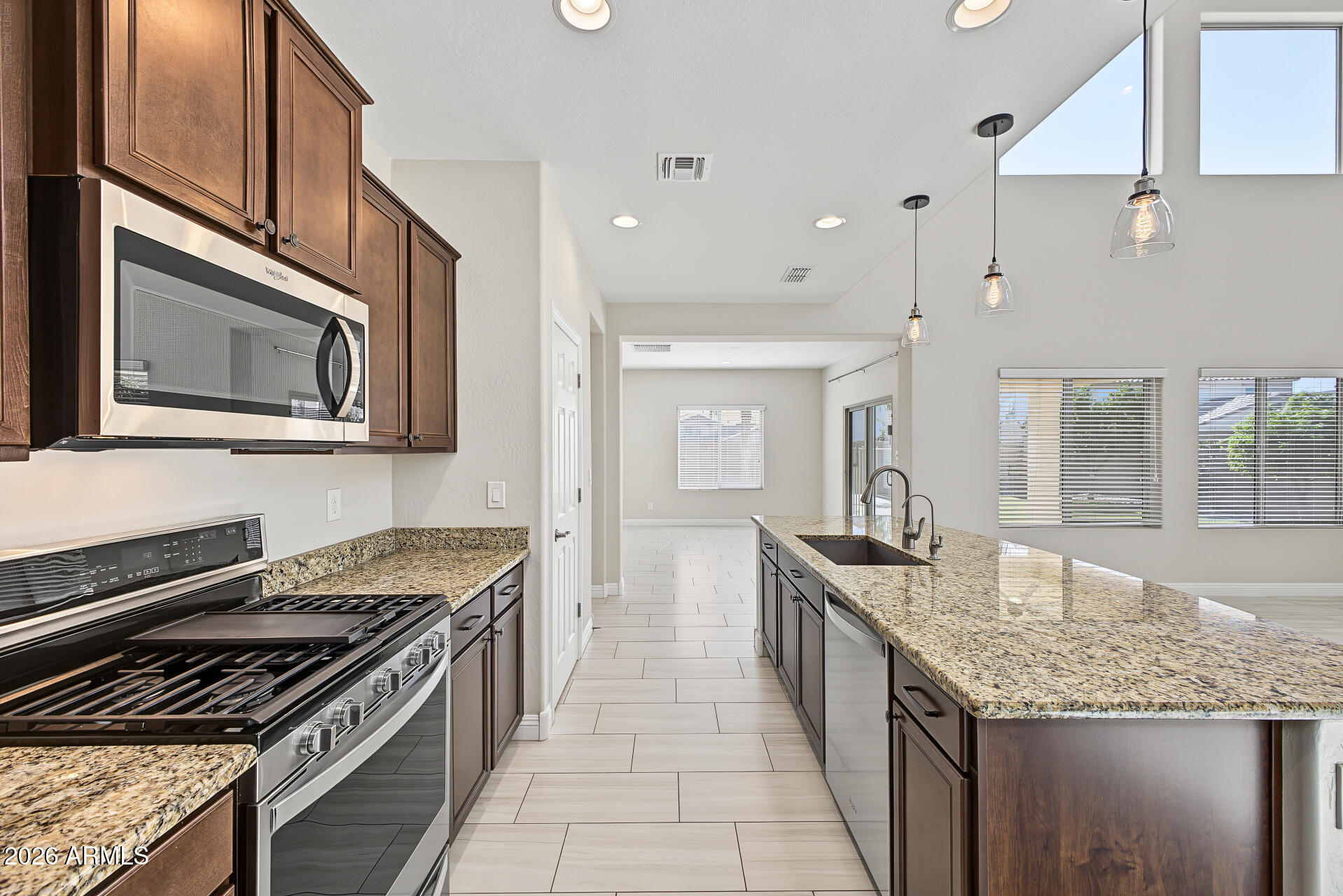 17493 W GAMBIT Trail