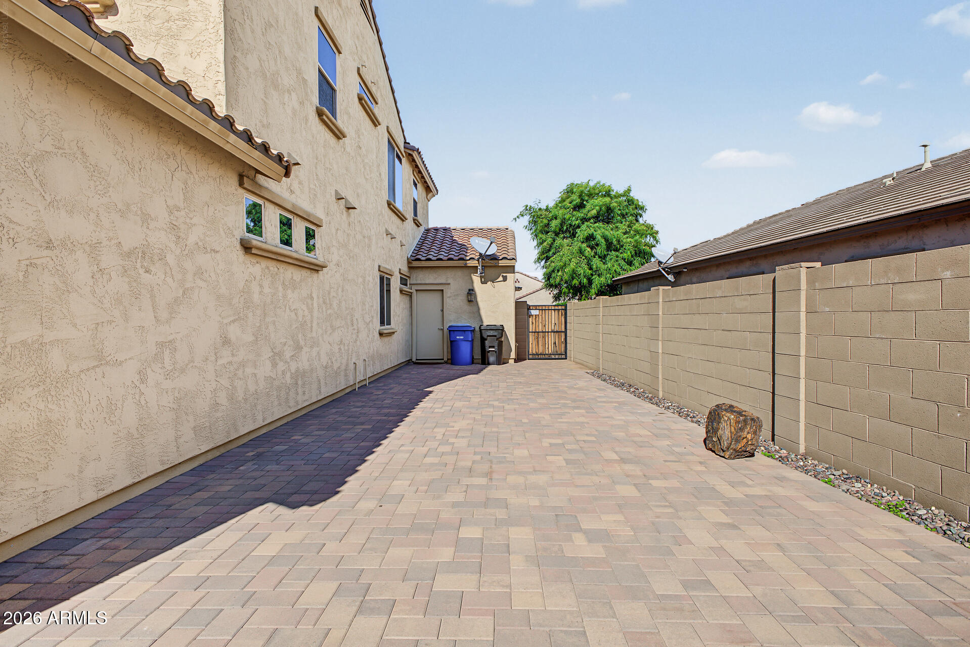 17493 W GAMBIT Trail