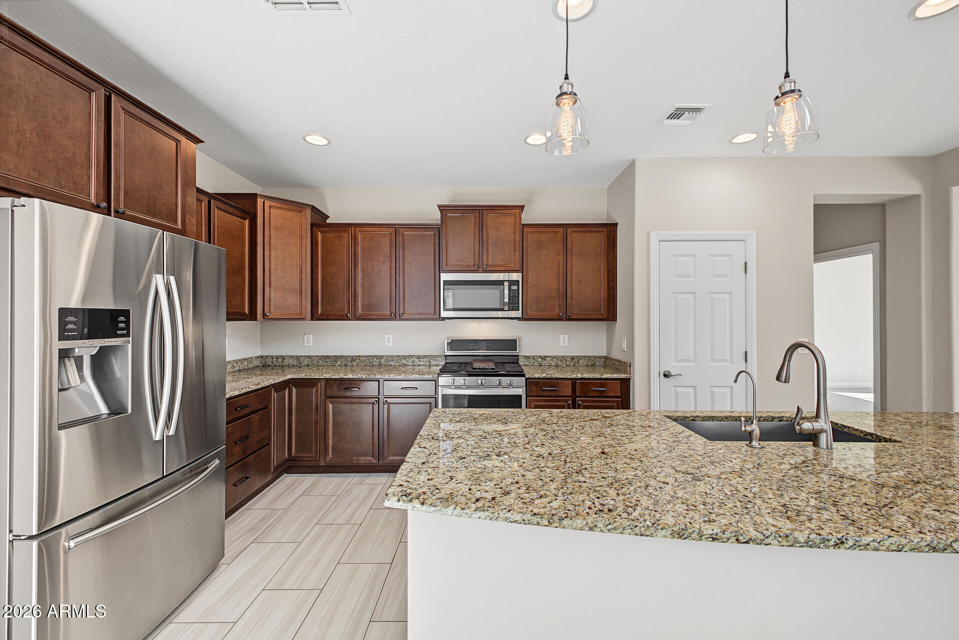 17493 W GAMBIT Trail