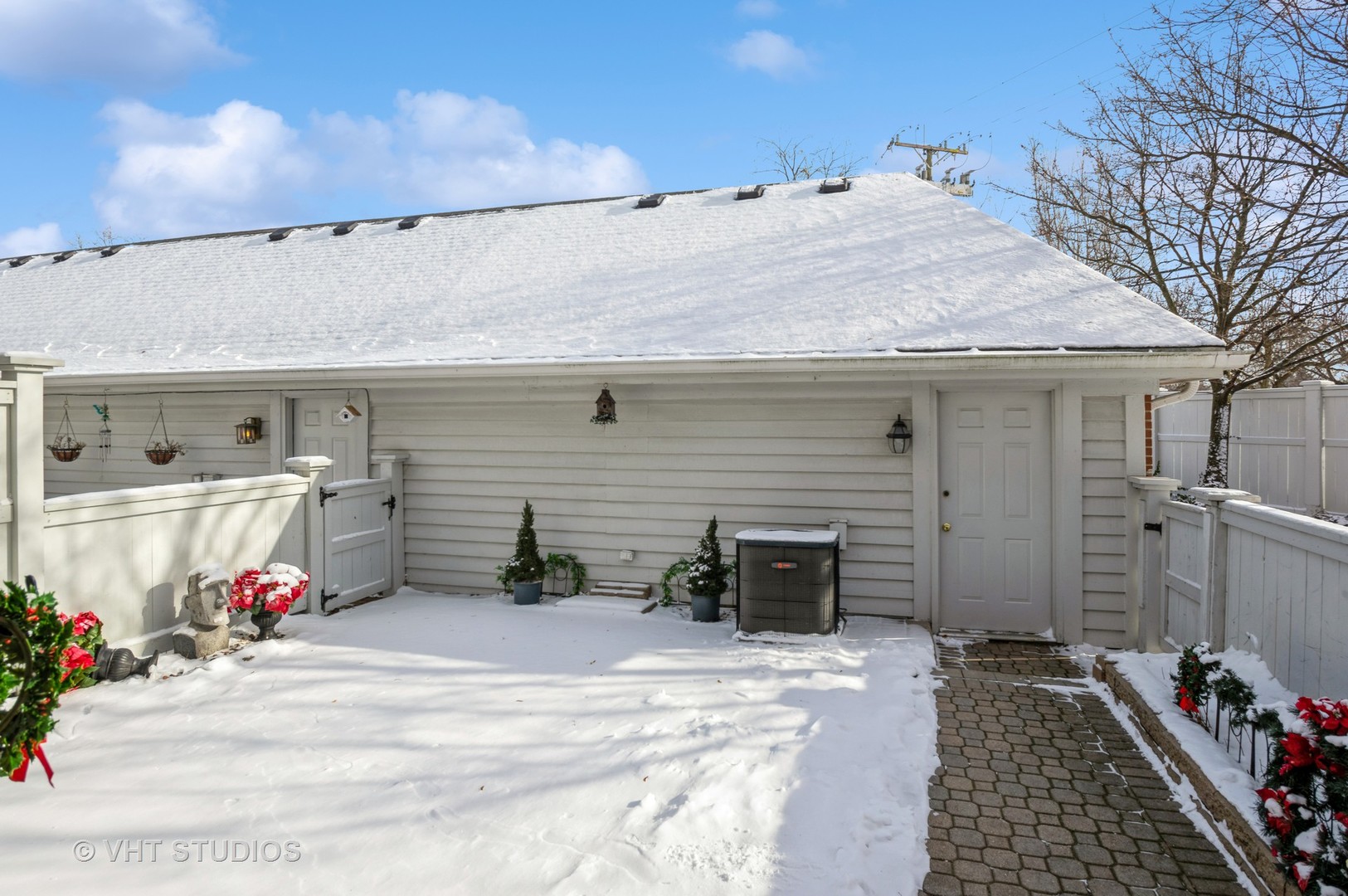 5901 N Sauganash Lane