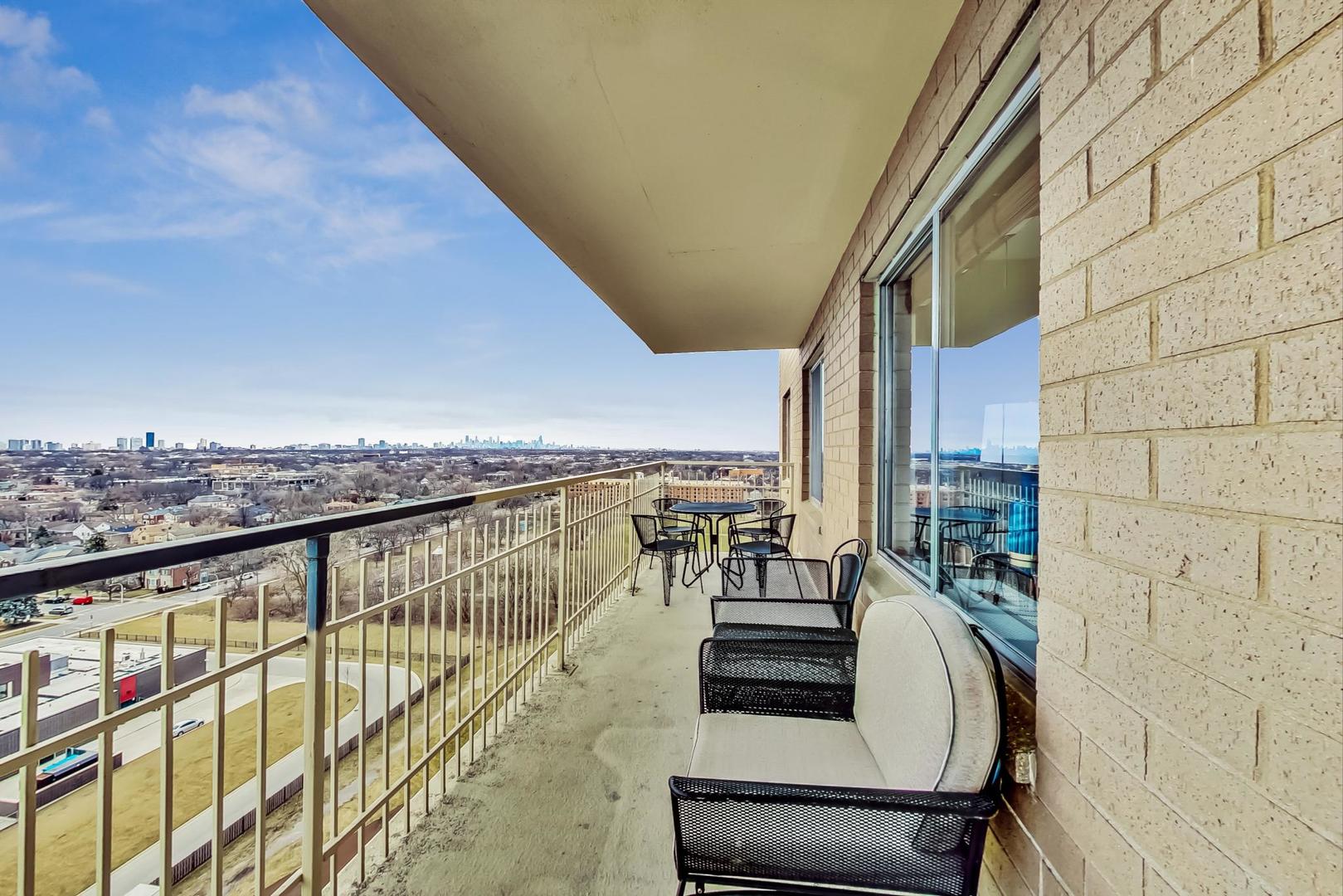 7061 N KEDZIE Avenue Unit: 1608