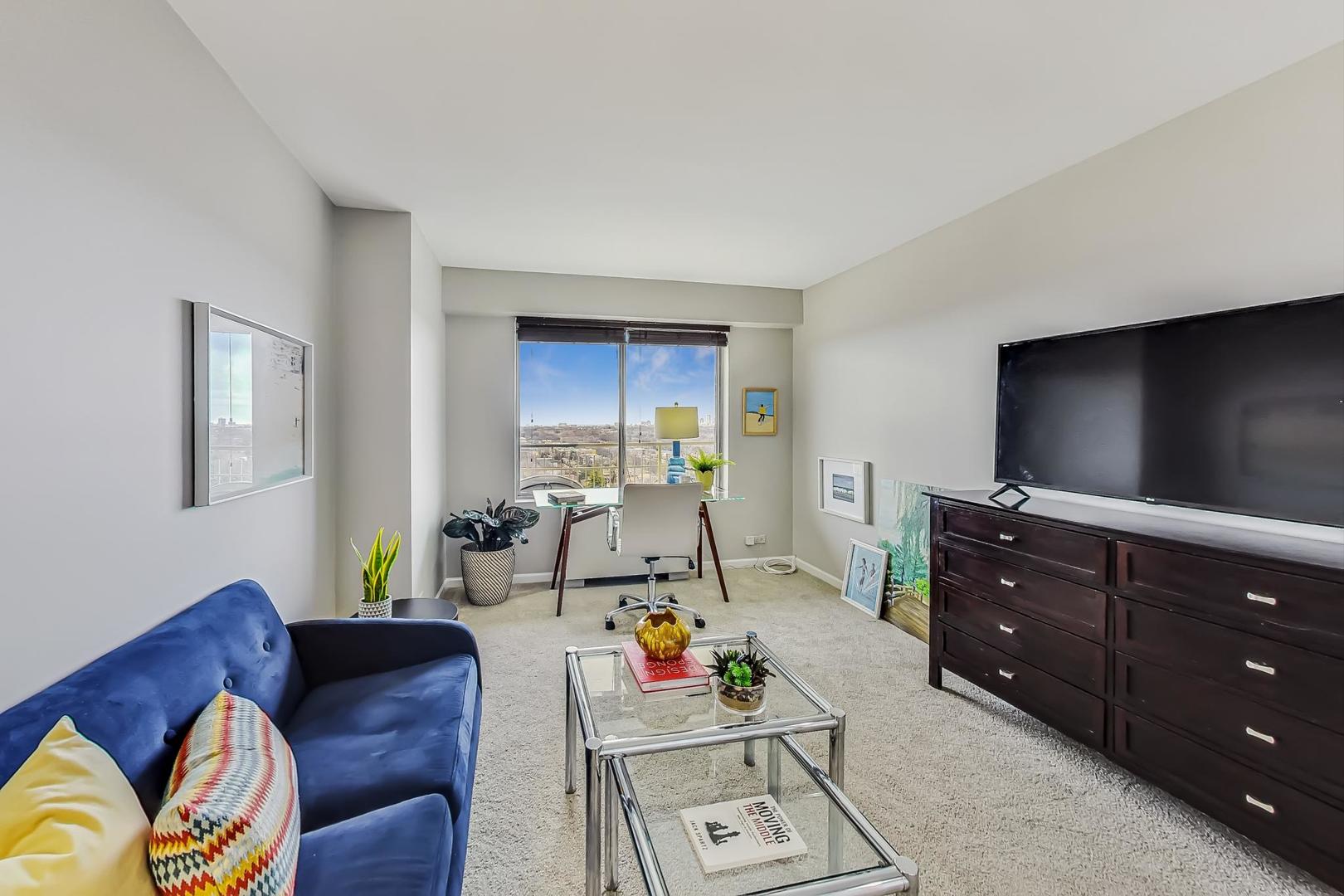 7061 N KEDZIE Avenue Unit: 1608