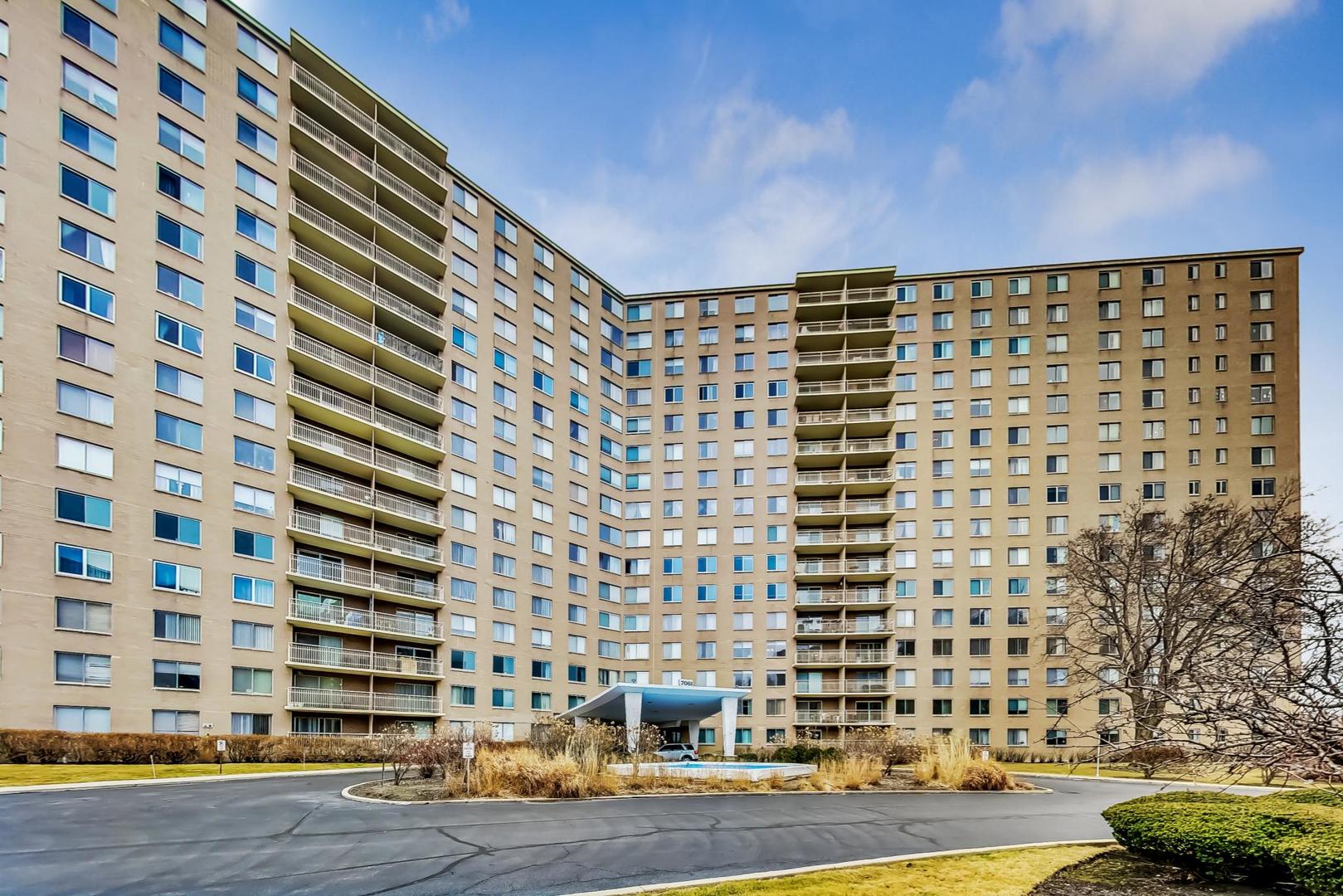 7061 N KEDZIE Avenue Unit: 1608