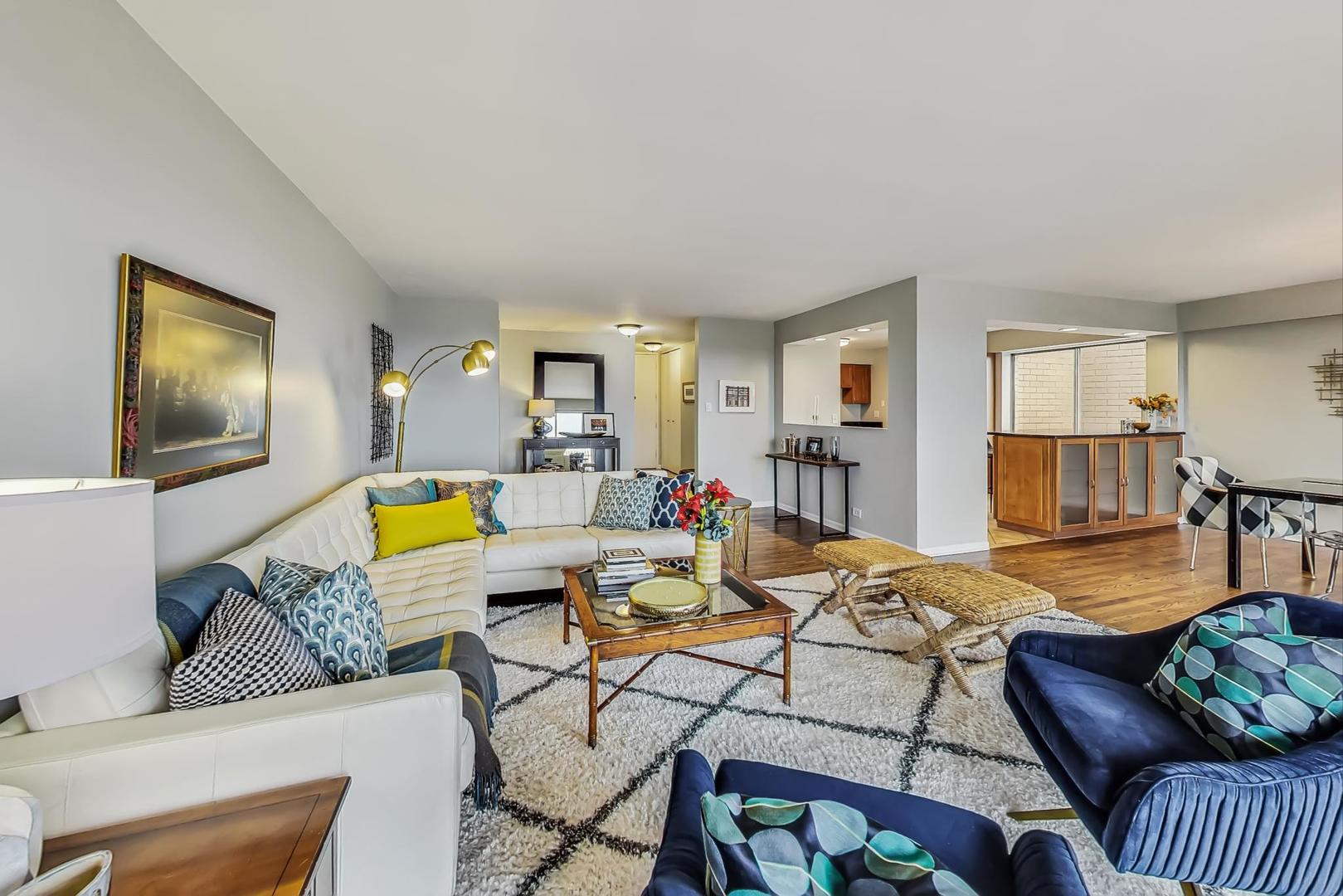 7061 N KEDZIE Avenue Unit: 1608
