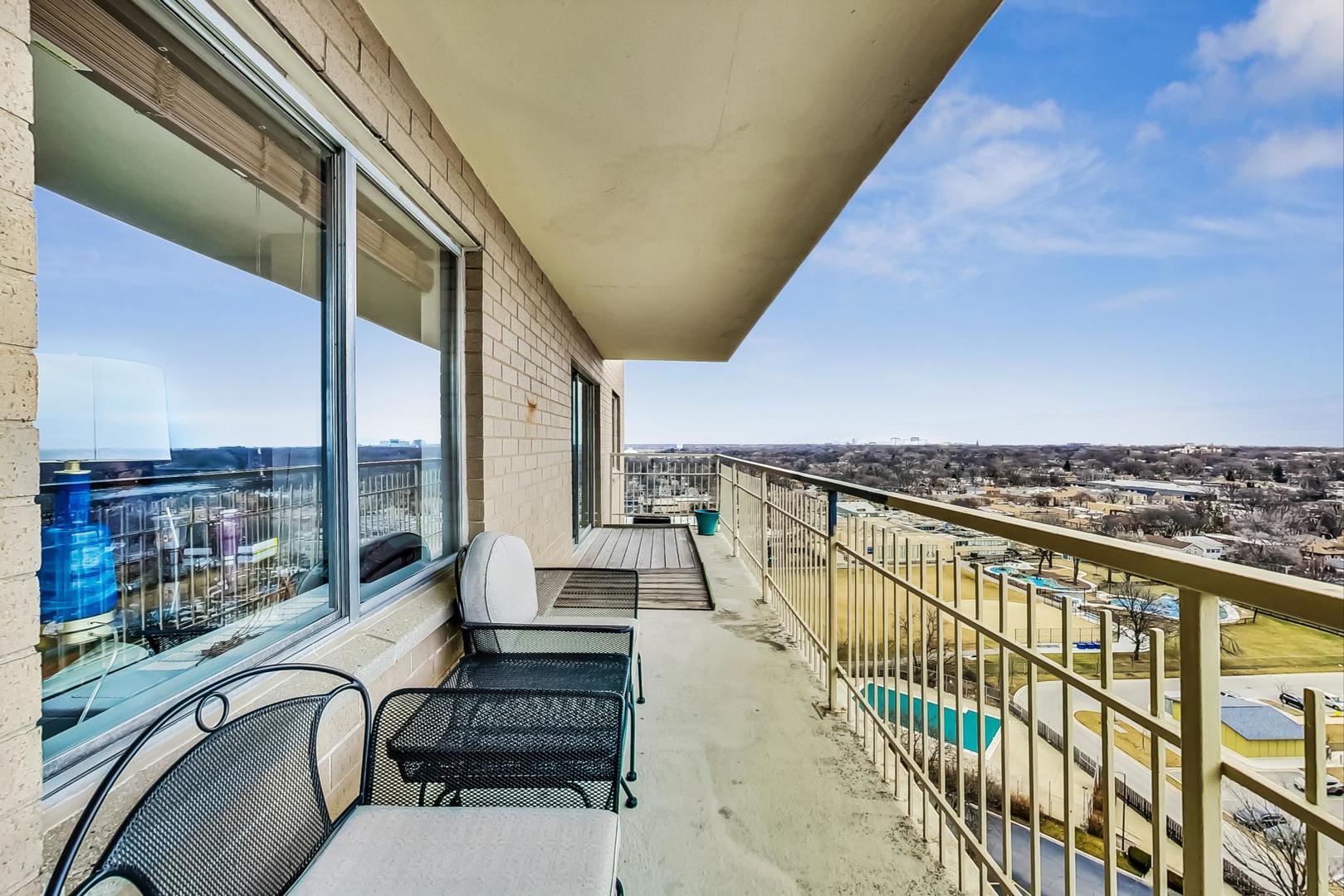 7061 N KEDZIE Avenue Unit: 1608