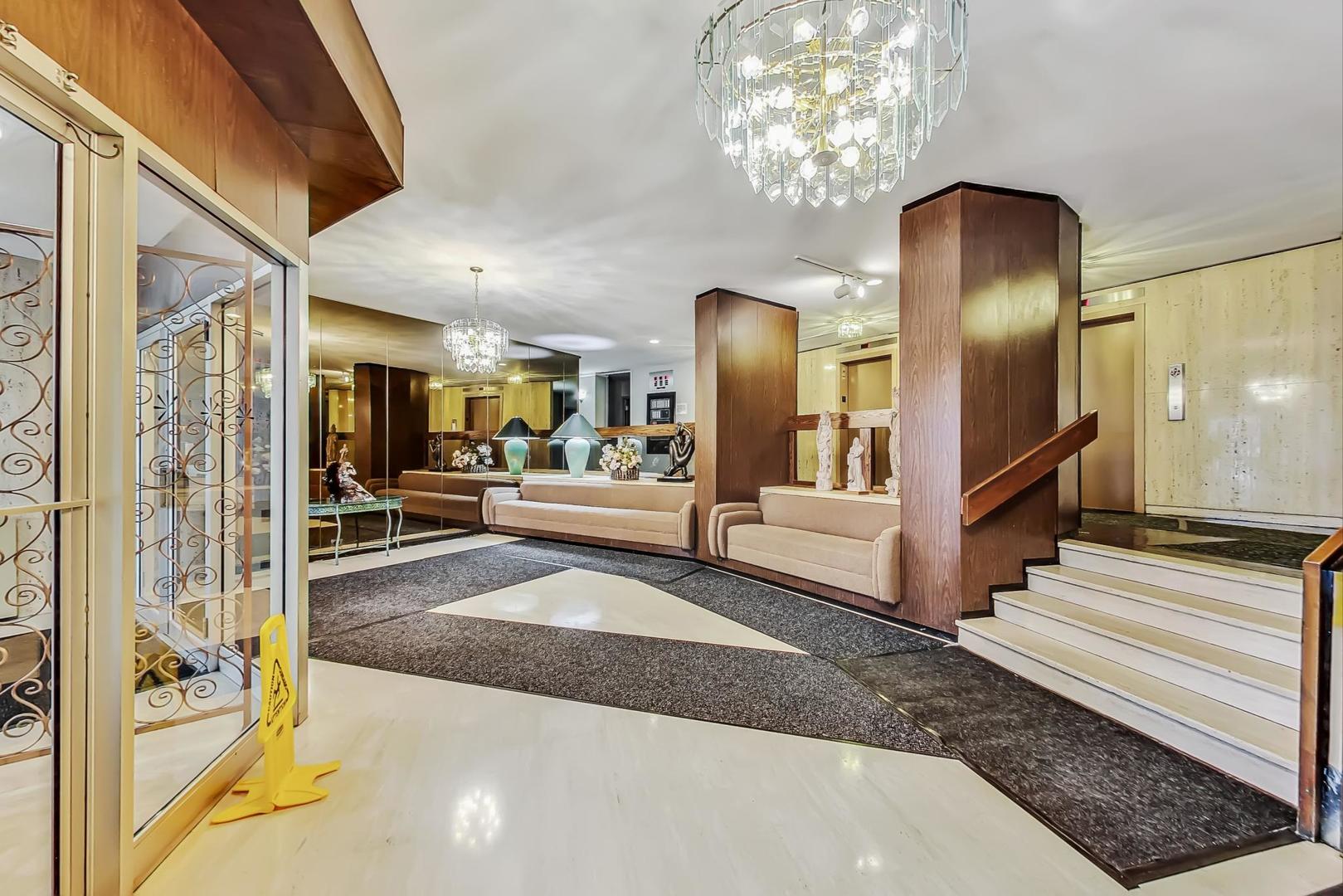 7061 N KEDZIE Avenue Unit: 1608