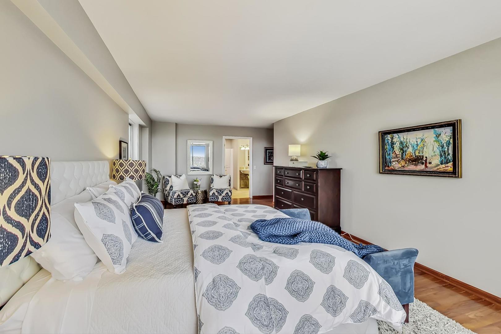 7061 N KEDZIE Avenue Unit: 1608