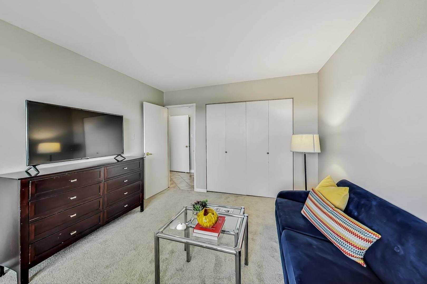 7061 N KEDZIE Avenue Unit: 1608