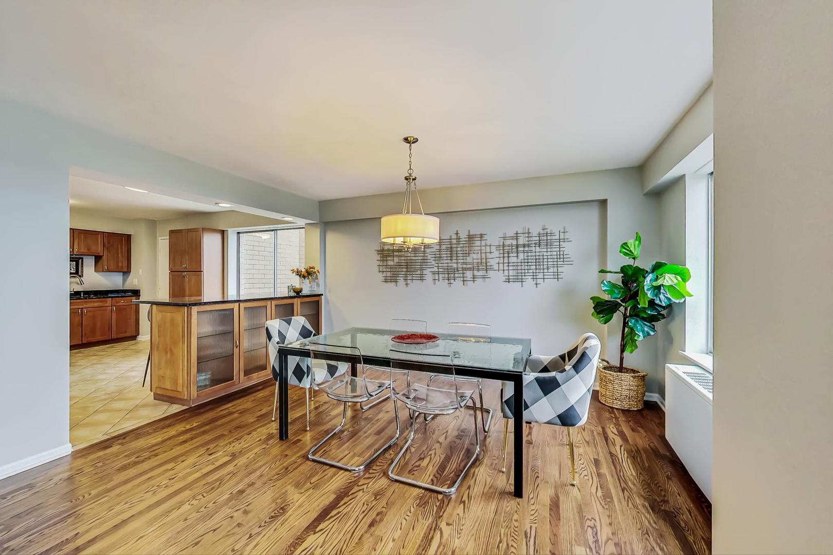 7061 N KEDZIE Avenue Unit: 1608