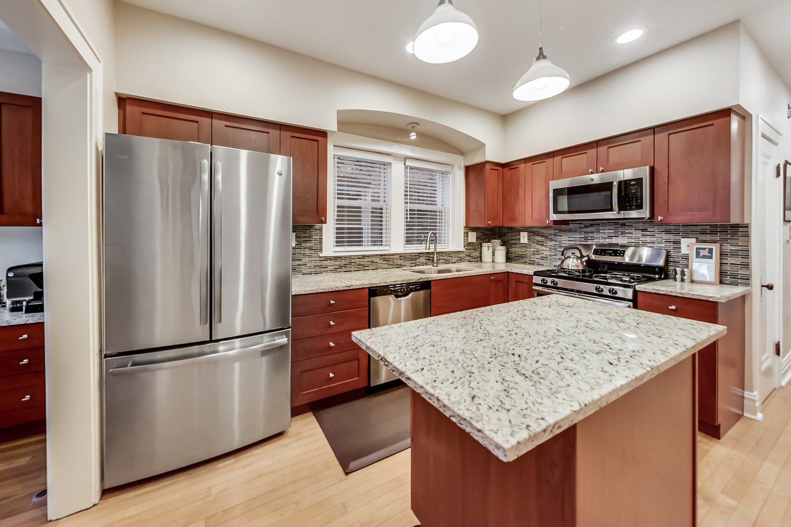 2525 W Argyle Street Unit: 1