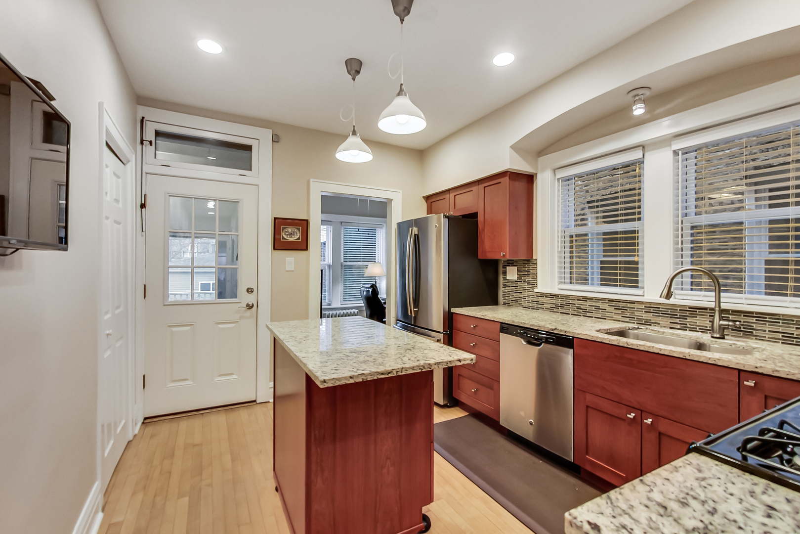 2525 W Argyle Street Unit: 1
