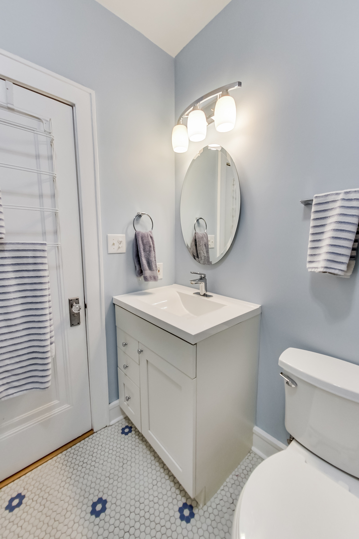 2525 W Argyle Street Unit: 1