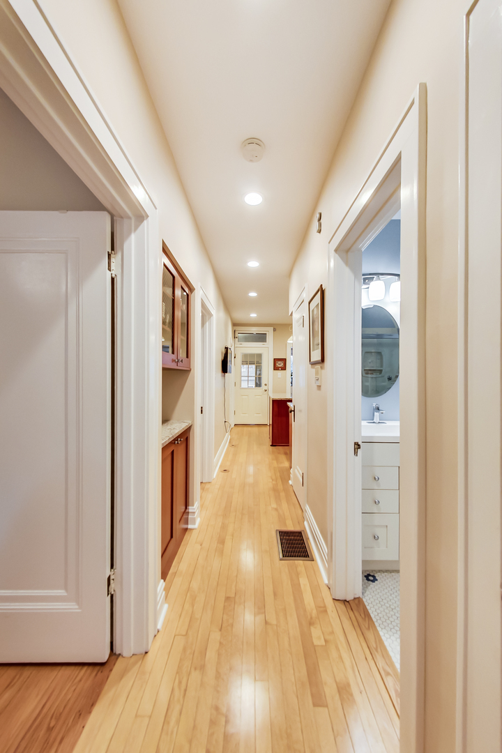 2525 W Argyle Street Unit: 1