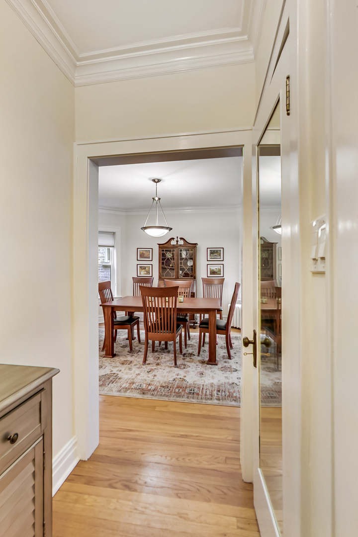 2525 W Argyle Street Unit: 1
