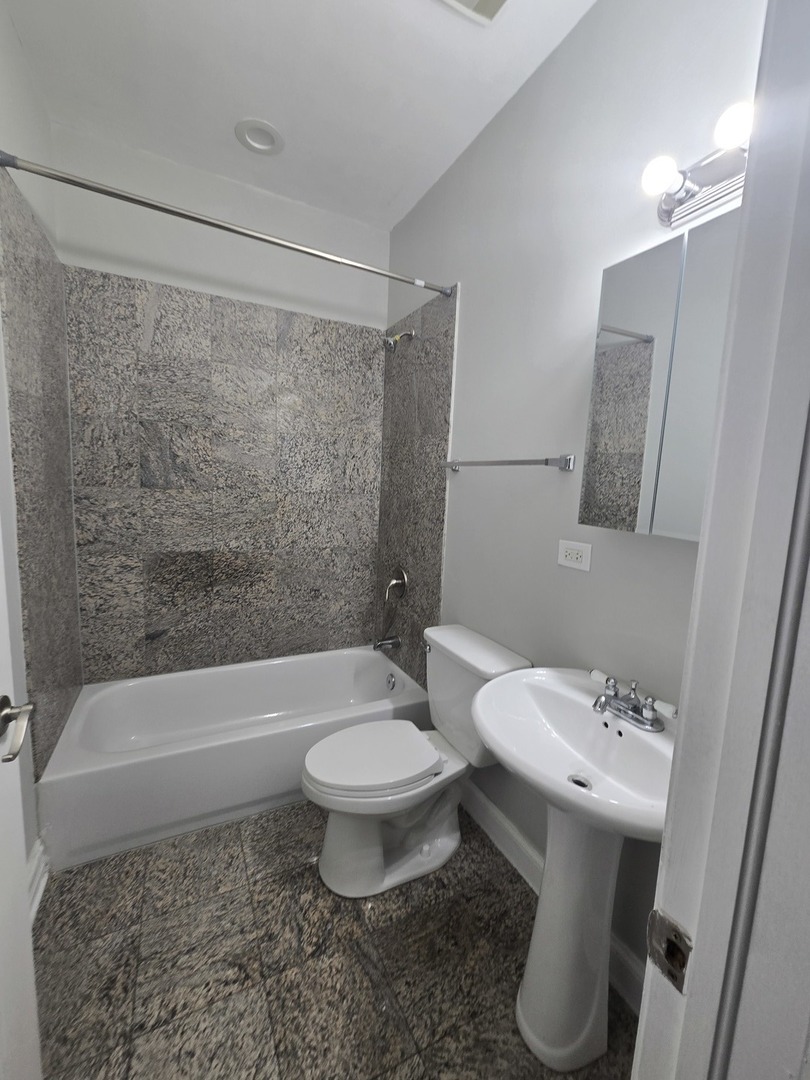 3831 N Kedzie Avenue Unit: GN