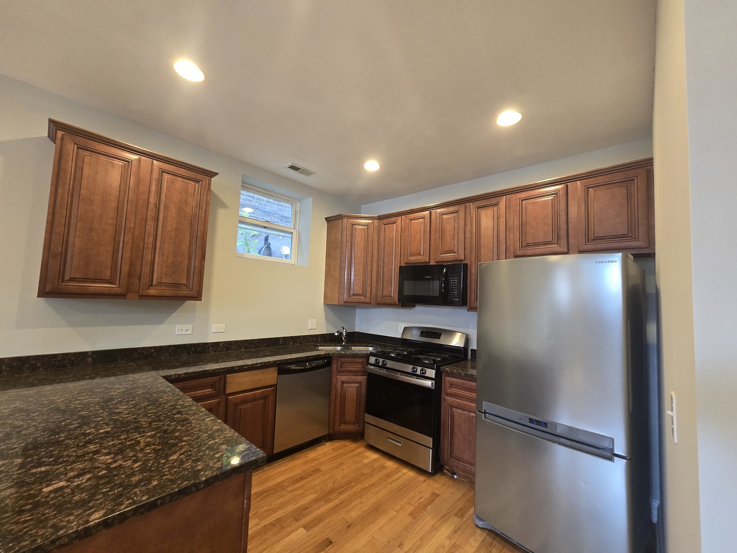 3831 N Kedzie Avenue Unit: GN