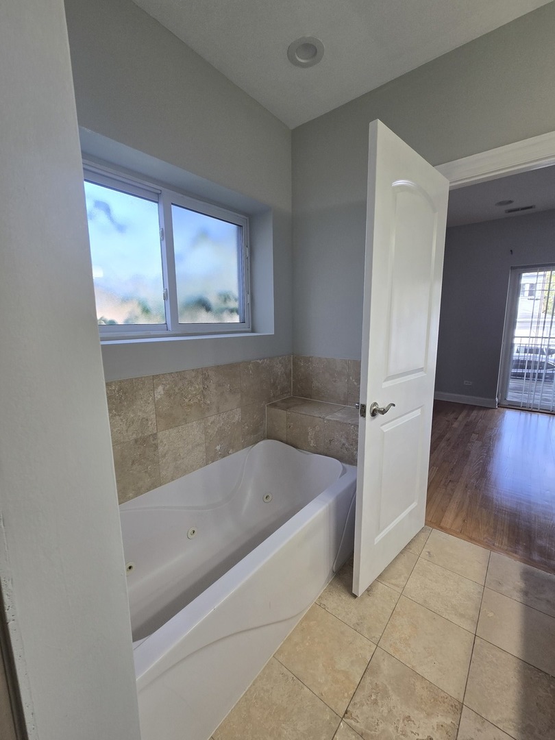 3831 N Kedzie Avenue Unit: GN