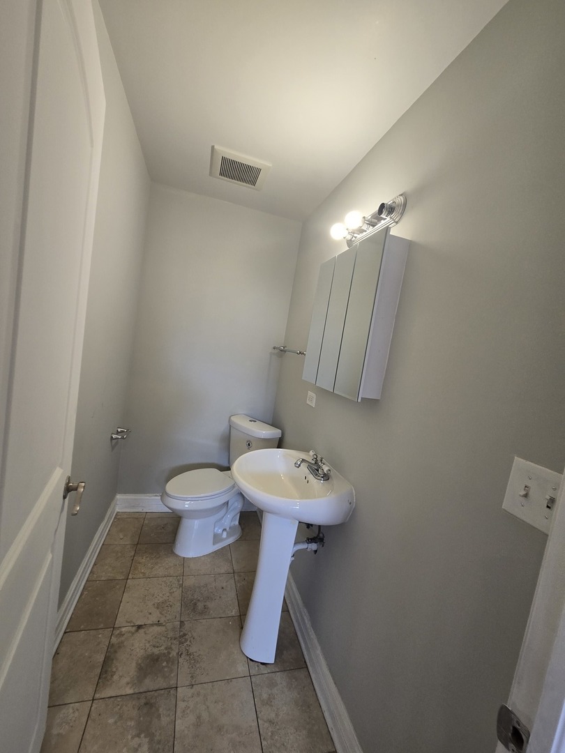 3831 N Kedzie Avenue Unit: GN