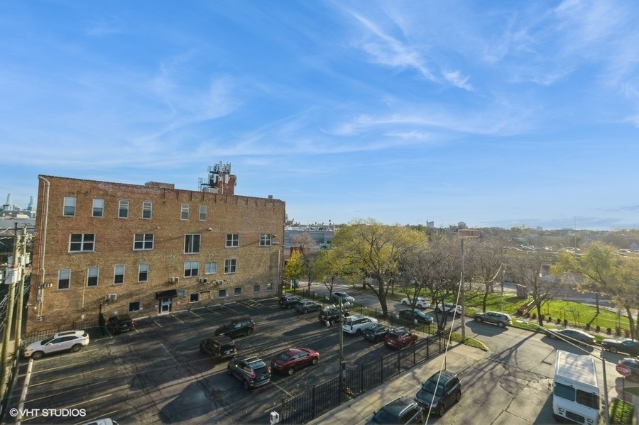 2221 N Lister Street Unit: 3D