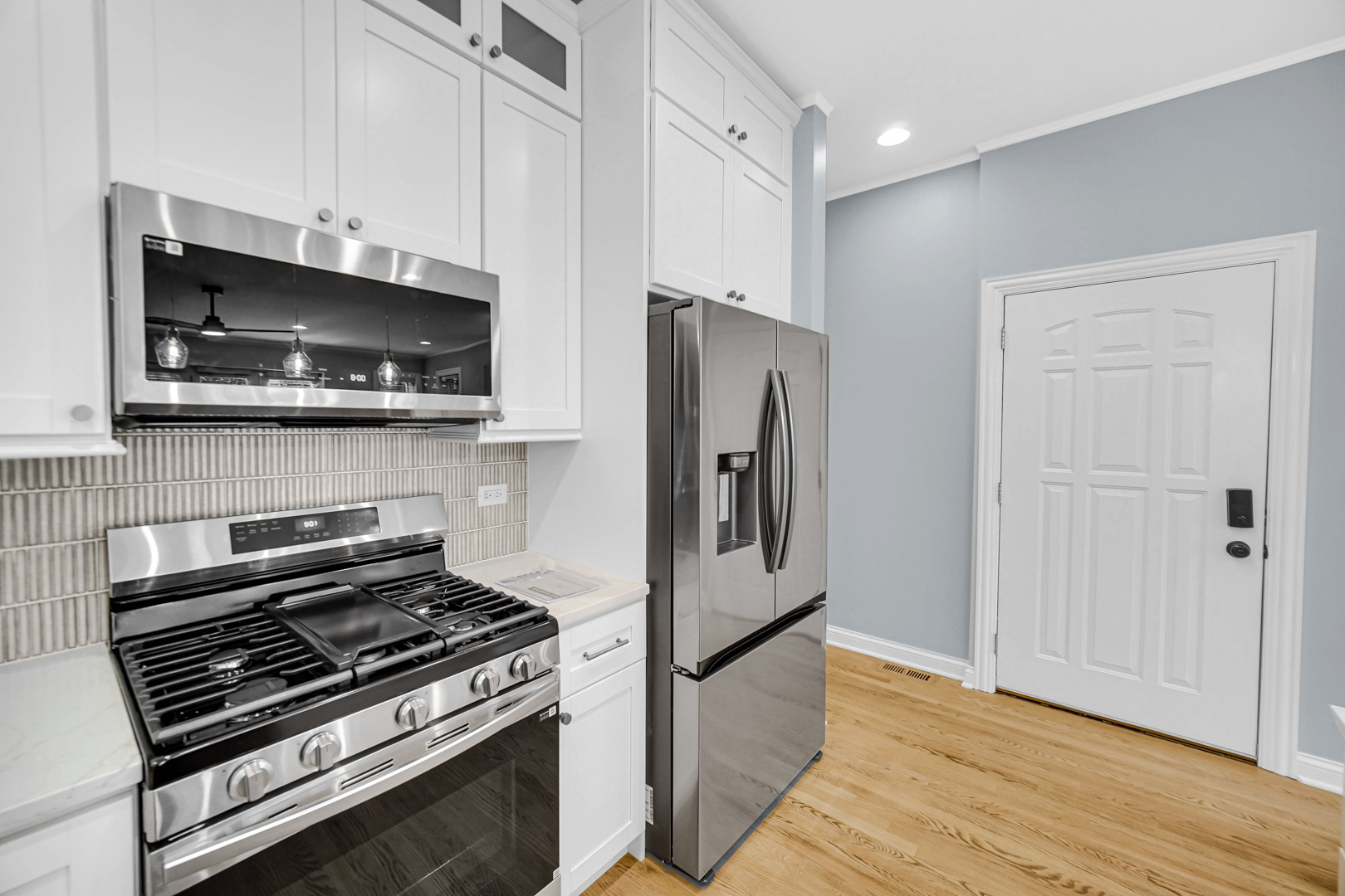 3732 N Kenmore Avenue Unit: 2