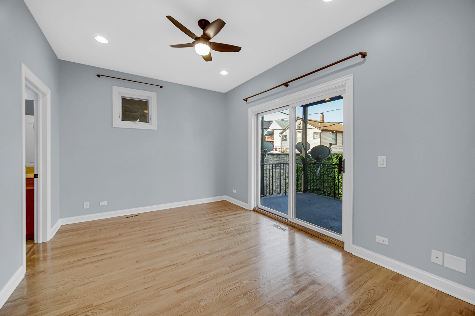 3732 N Kenmore Avenue Unit: 2