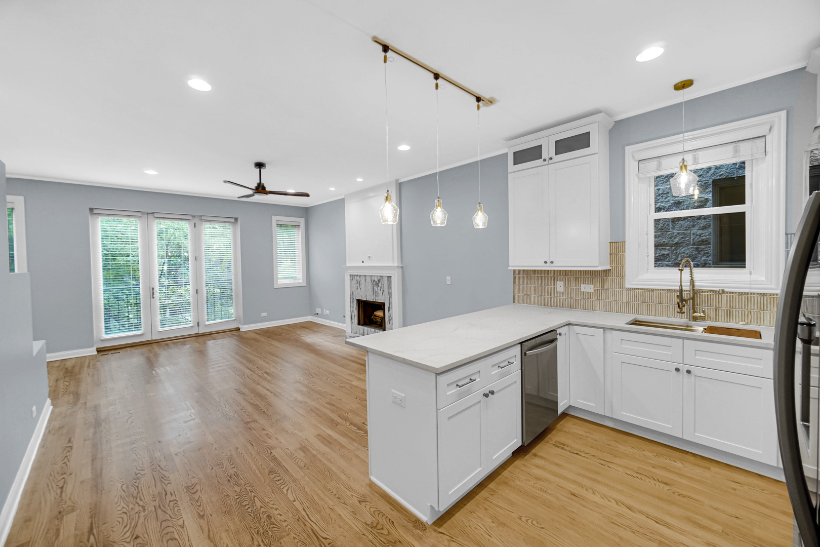 3732 N Kenmore Avenue Unit: 2