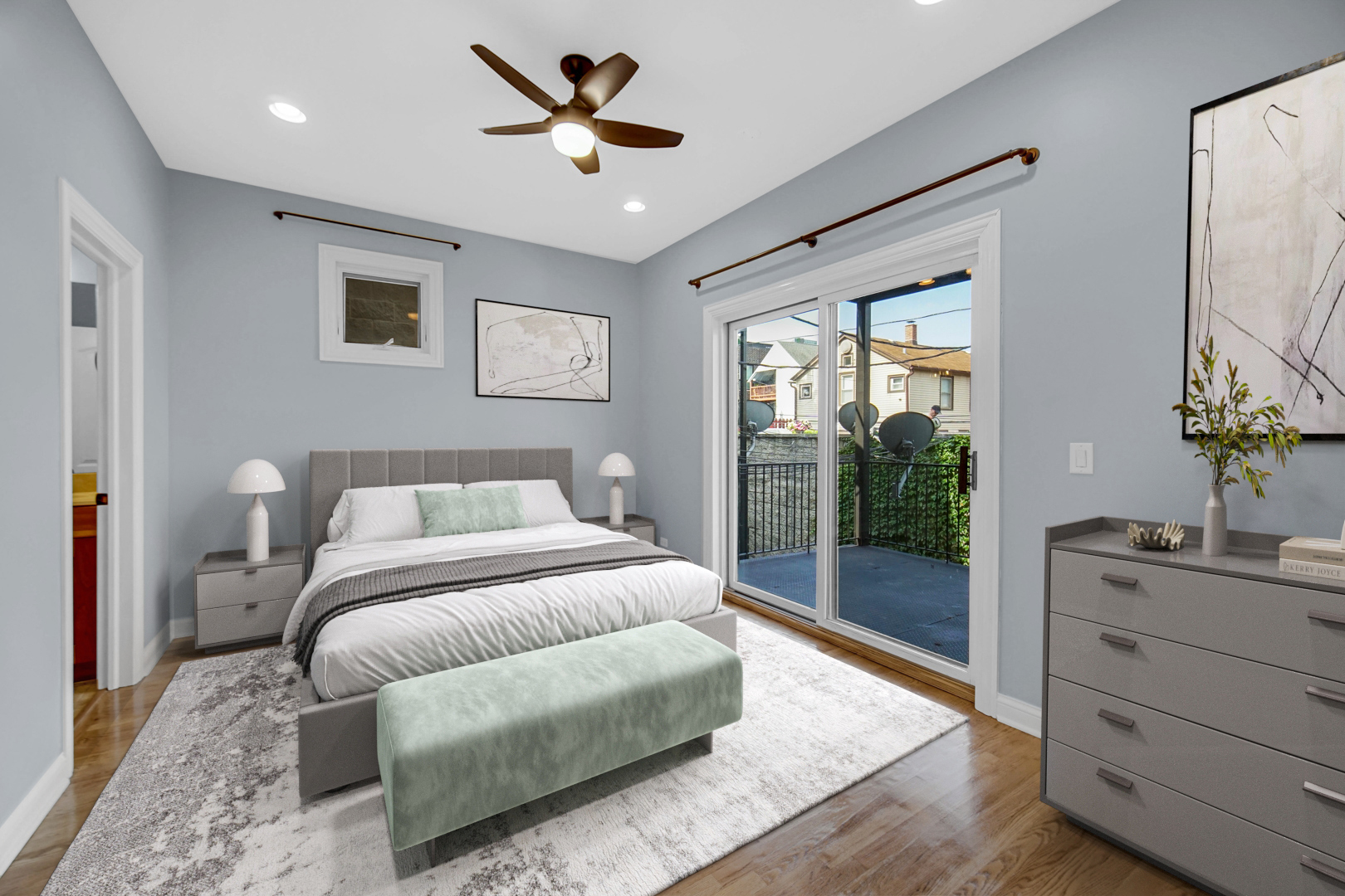 3732 N Kenmore Avenue Unit: 2