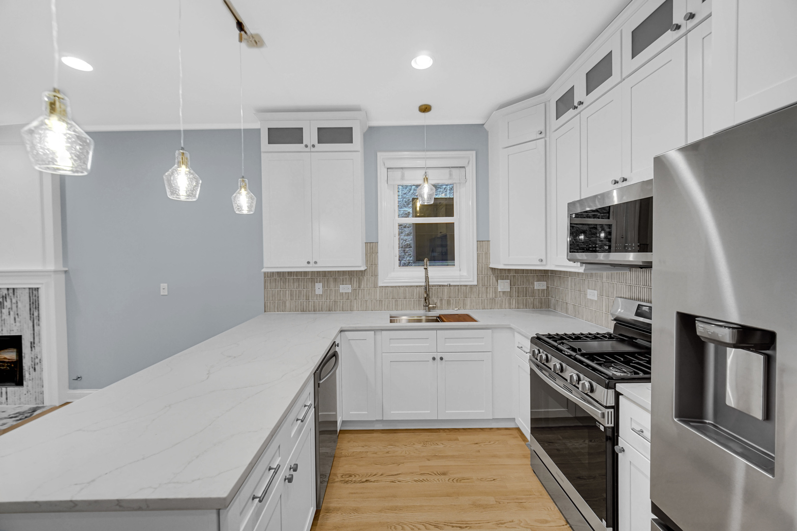 3732 N Kenmore Avenue Unit: 2