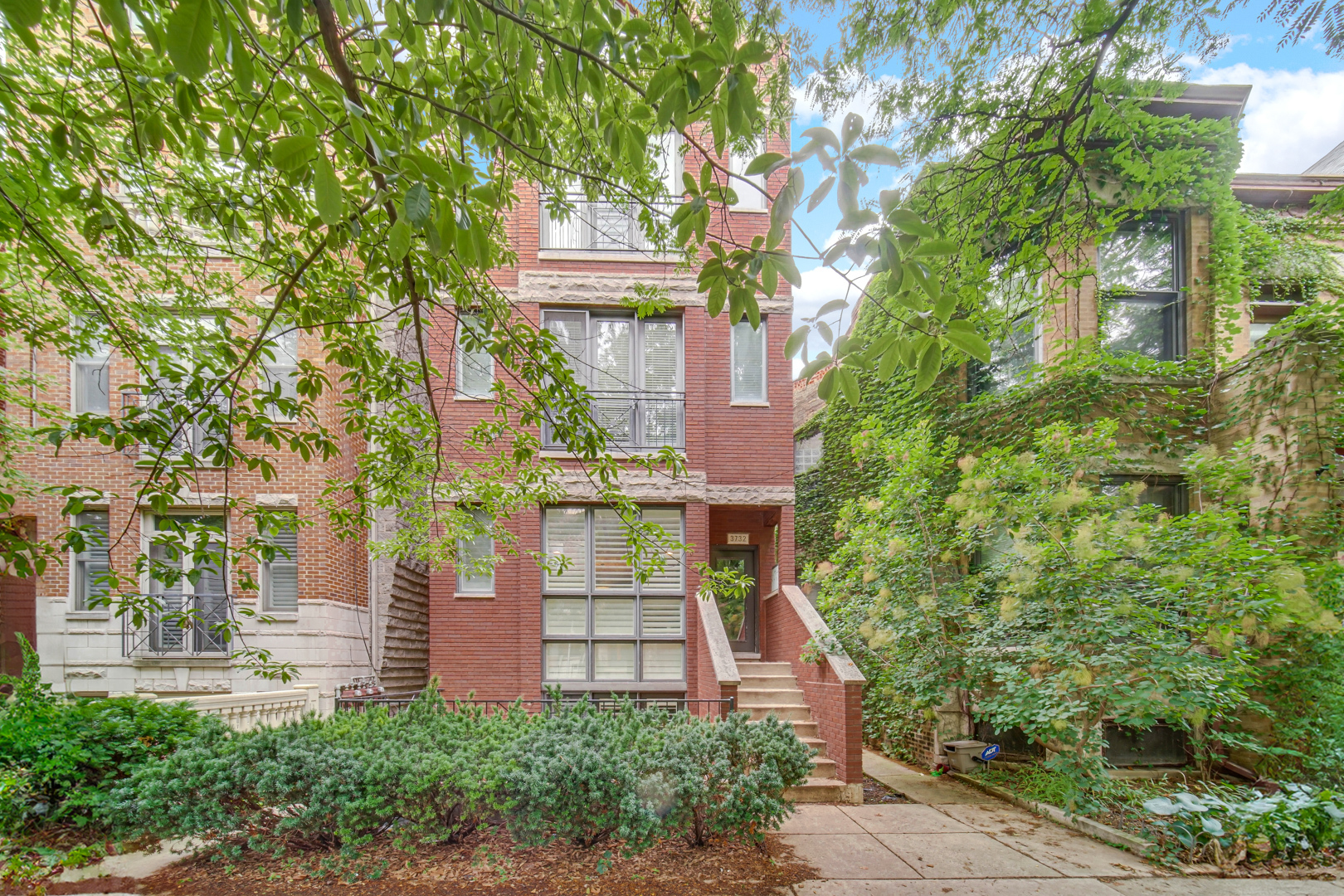 3732 N Kenmore Avenue Unit: 2