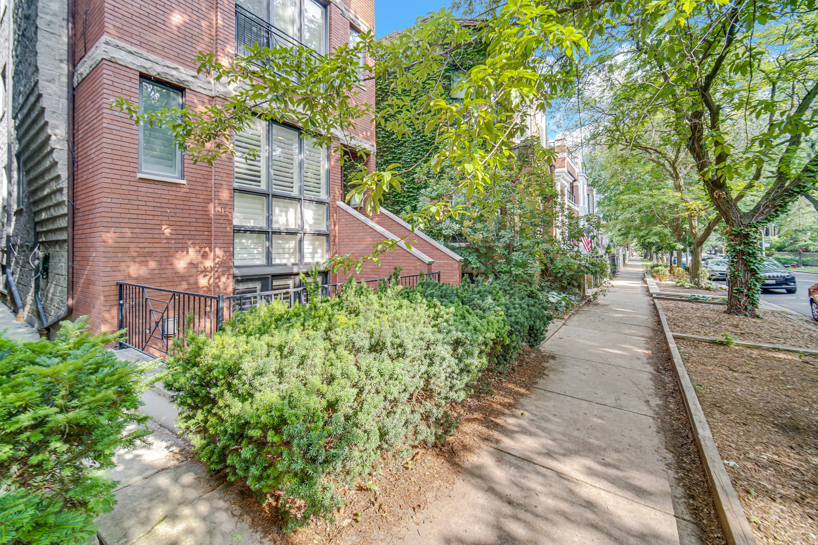 3732 N Kenmore Avenue Unit: 2